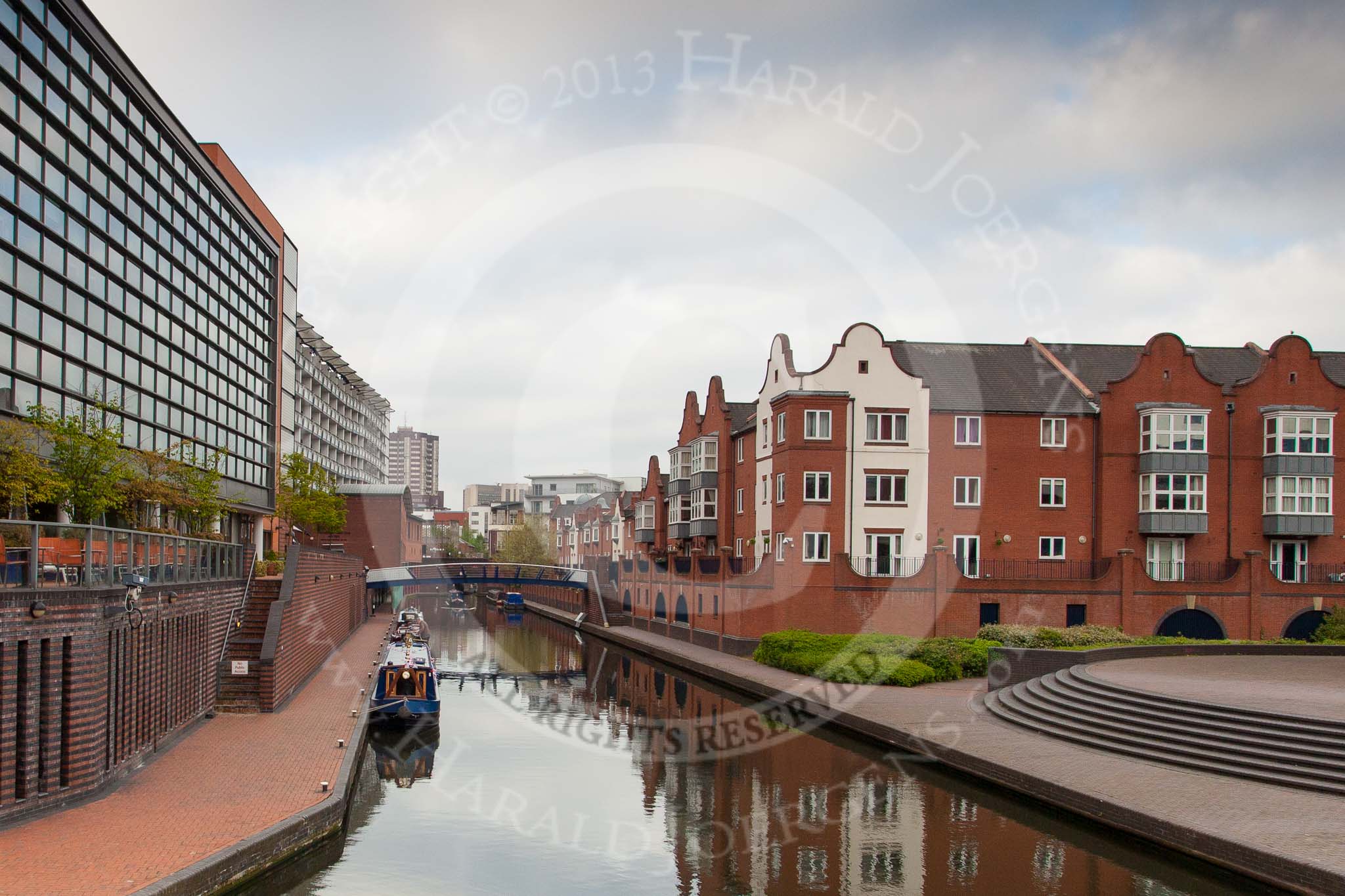 BCN Marathon Challenge 2013: Old Turn Junction, in the centre of Birmingham, looing towards Oozells Street Loop, with the Main Line, leading to Broad Street Tunnel, on the left. NB "Felonious Mongoose" has just left Sheepcote Street Bridge, the two narrowboats in front will also take part in the BCN Marathon Challenge..
Birmingham Canal Navigation,


United Kingdom,
on 25 May 2013 at 07:41, image #18