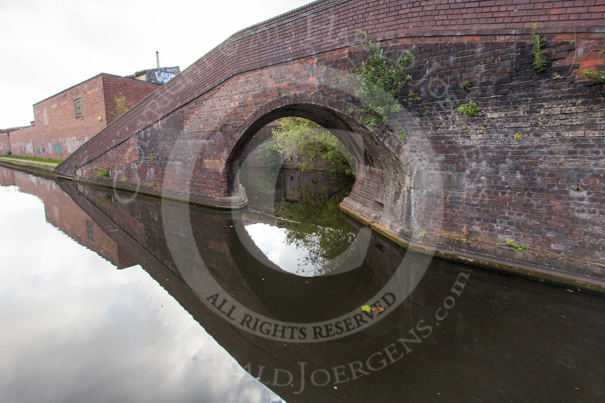 BCN Marathon Challenge 2013: Factory bridge on the Soho Loop (Winson Green Loop), it served chemical works and nail works..
Birmingham Canal Navigation,


United Kingdom,
on 25 May 2013 at 08:14, image #44