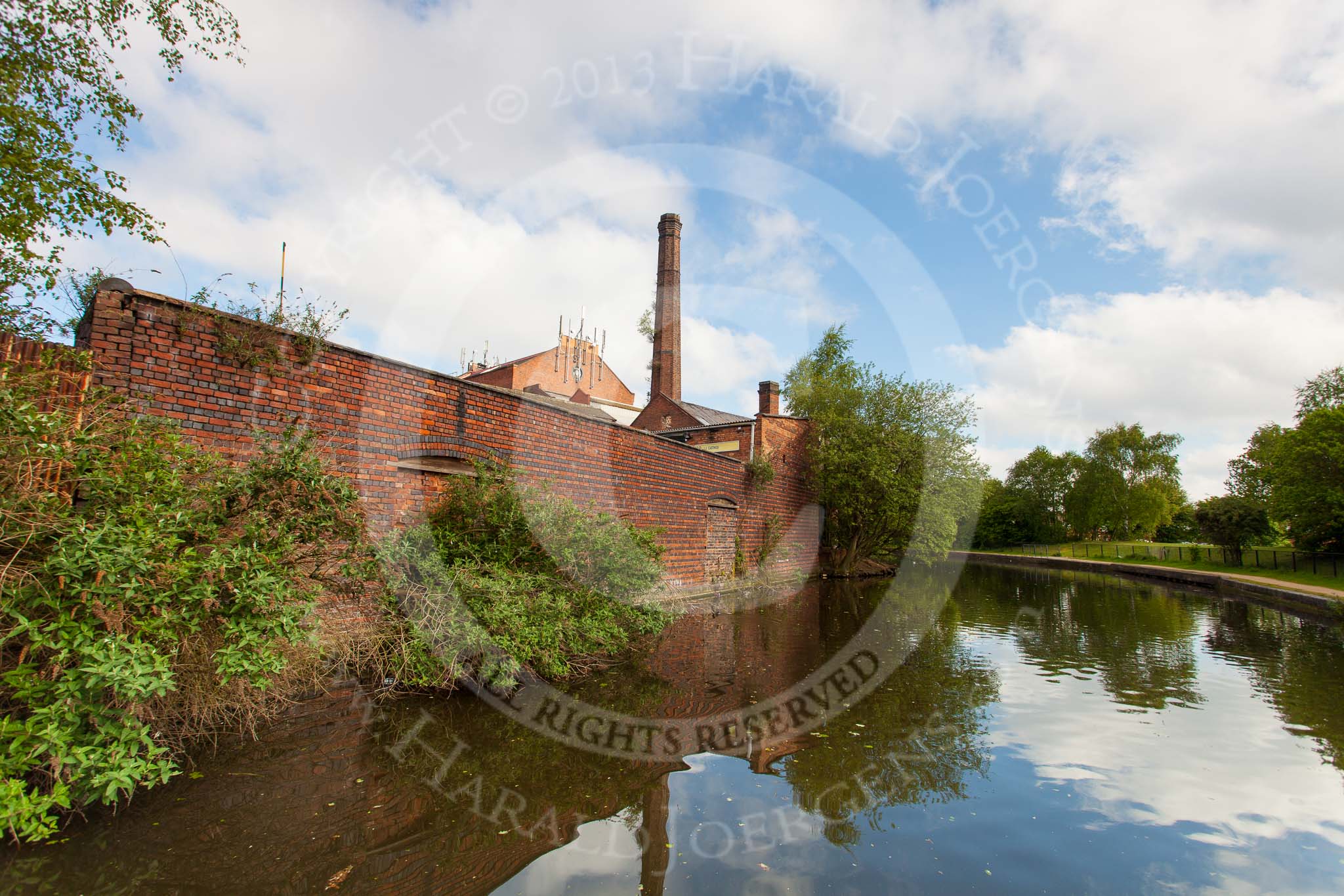 BCN Marathon Challenge 2013: Soho Loop (Winson Green Loop), part of the BCN Old Main Line, between Spring Hill Bridge and Western Road Bridge. Two former wharfes (that would have been on the right) have disappeared, the wall on the left seems to have two, now bricked up, openings towards the canal. The chimney, with trees growing, might well be from the canal age..
Birmingham Canal Navigation,


United Kingdom,
on 25 May 2013 at 08:19, image #49