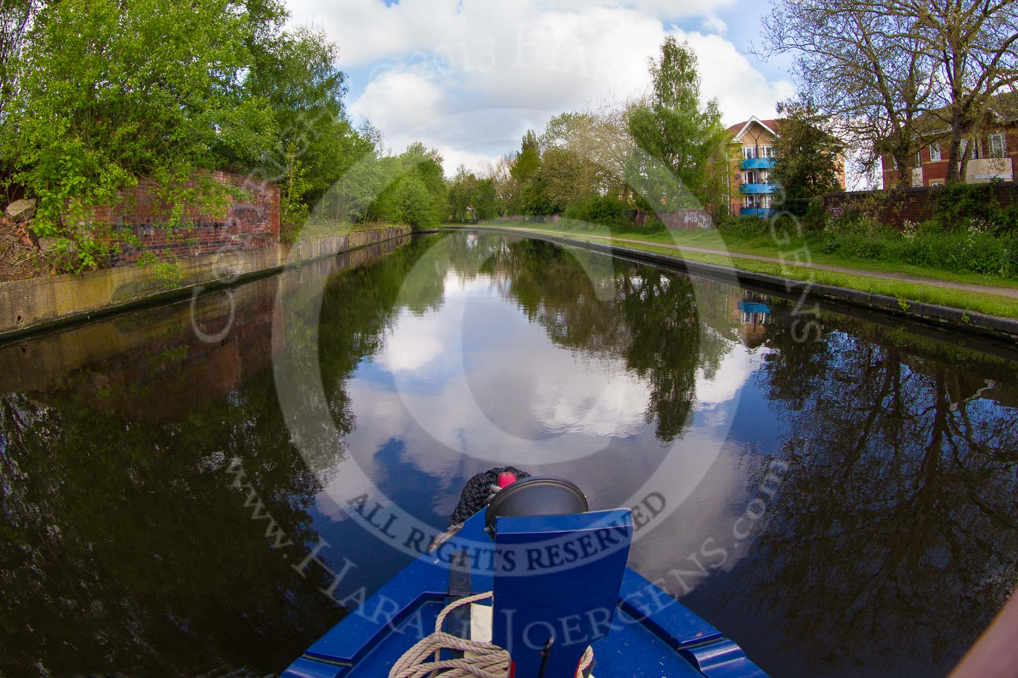 BCN Marathon Challenge 2013: Soho Loop (Winson Green Loop), part of the BCN Old Main Line, between Western Road Bridge and Asylum Bridge. On the right Waterside Drive, a new development behind old walls, on the left new and old industry..
Birmingham Canal Navigation,


United Kingdom,
on 25 May 2013 at 08:26, image #55