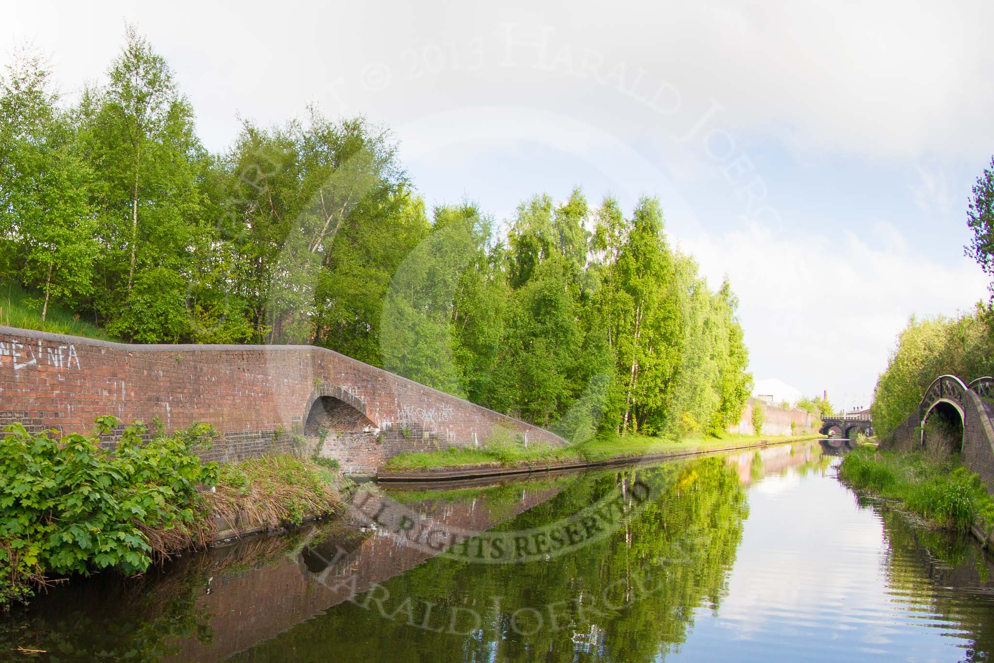 BCN Marathon Challenge 2013: The bridge on the left carries the towpath over the Cape Arm, another loop of the Old Main Line. The bridge on the right carries the towpath over Avery Basin, another loop of the Old Main Line..
Birmingham Canal Navigation,


United Kingdom,
on 25 May 2013 at 08:42, image #73