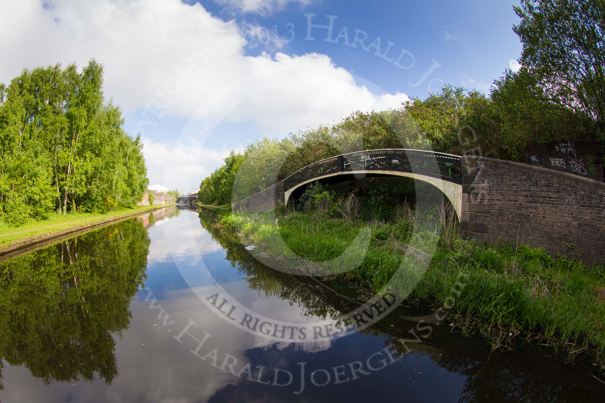 Photo 1305250842351D42102HaraldJoergens BCN Marathon Challenge 2013: On the right a Horseley Iron Works bridge carries the towpath over Avery's Basin, a part of the Old Main Line that first served Soho Foundry and then W & T Avery, the well known manufacturer of scales and weighing machines..
Birmingham Canal Navigation,
United Kingdom,
on 25 May 2013 at 08:43, image #76