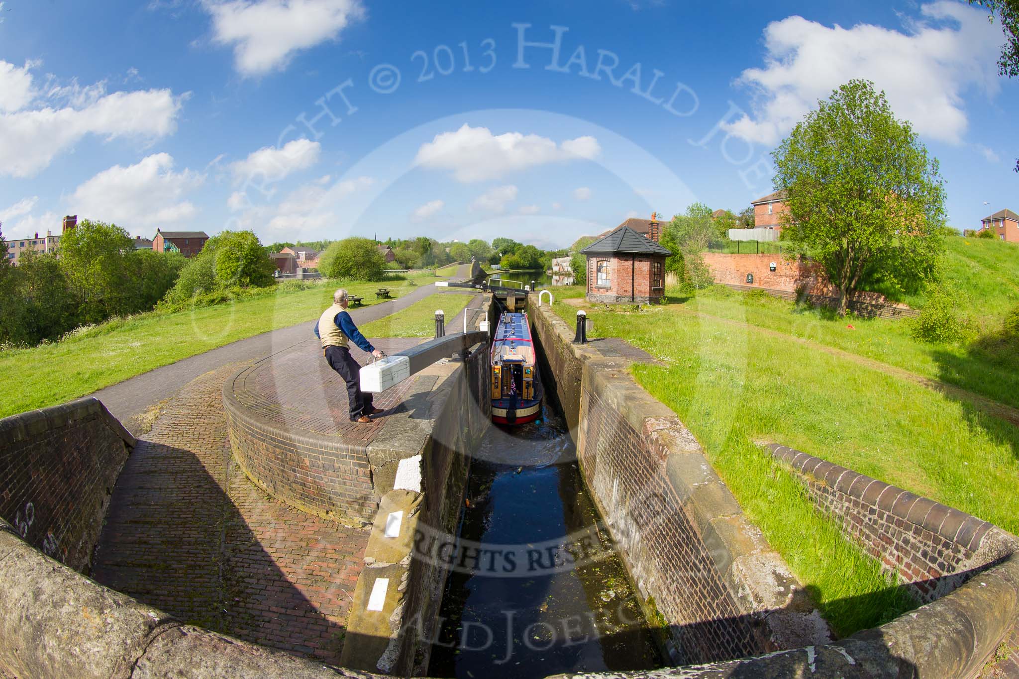 BCN Marathon Challenge 2013: Narrowboat "Felonious Mongoose" enterng Smethwick Top Lock on the BCN Old Main Line. On the left the towpath bridge over the Engine Arm..
Birmingham Canal Navigation,


United Kingdom,
on 25 May 2013 at 09:15, image #96