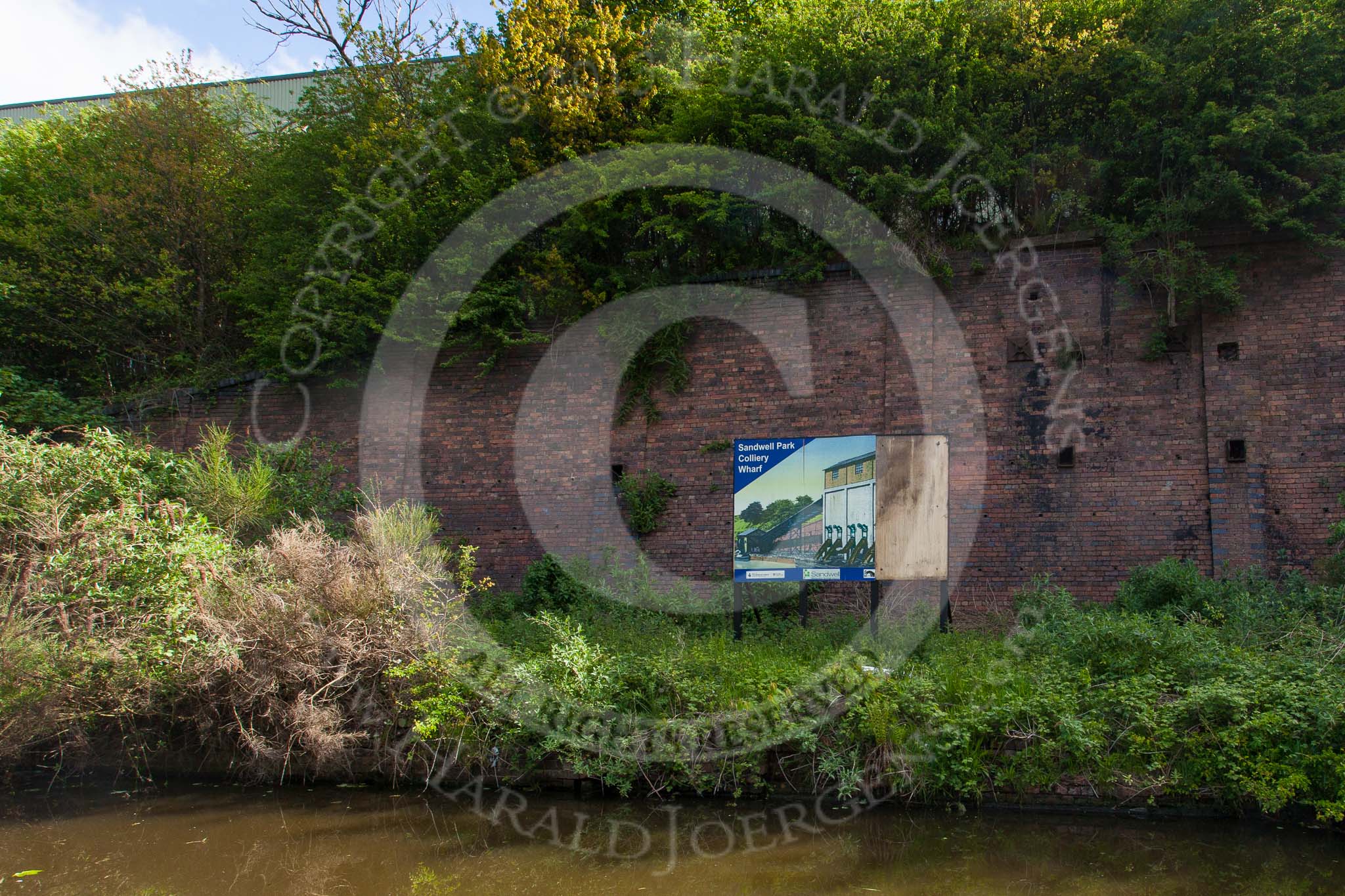 BCN Marathon Challenge 2013: The site of a coal loader on the BCN Old Main Line 473' level, between Summit Tunnel and Spon Lane Junction..
Birmingham Canal Navigation,


United Kingdom,
on 25 May 2013 at 09:36, image #111