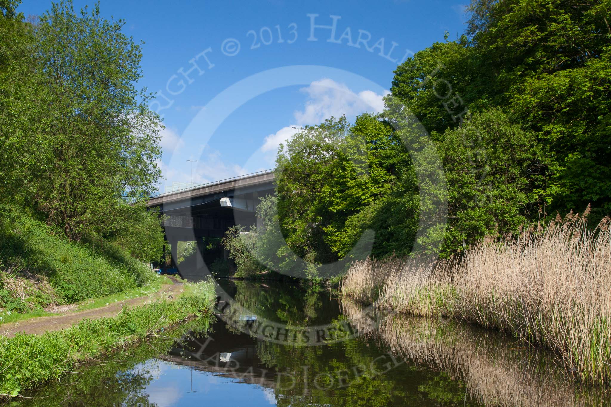 BCN Marathon Challenge 2013: The BCN Old Main Line between Summit Tunnel and Spon Lane Junction. The M5 motorway is partially built over the canal..
Birmingham Canal Navigation,


United Kingdom,
on 25 May 2013 at 09:38, image #112