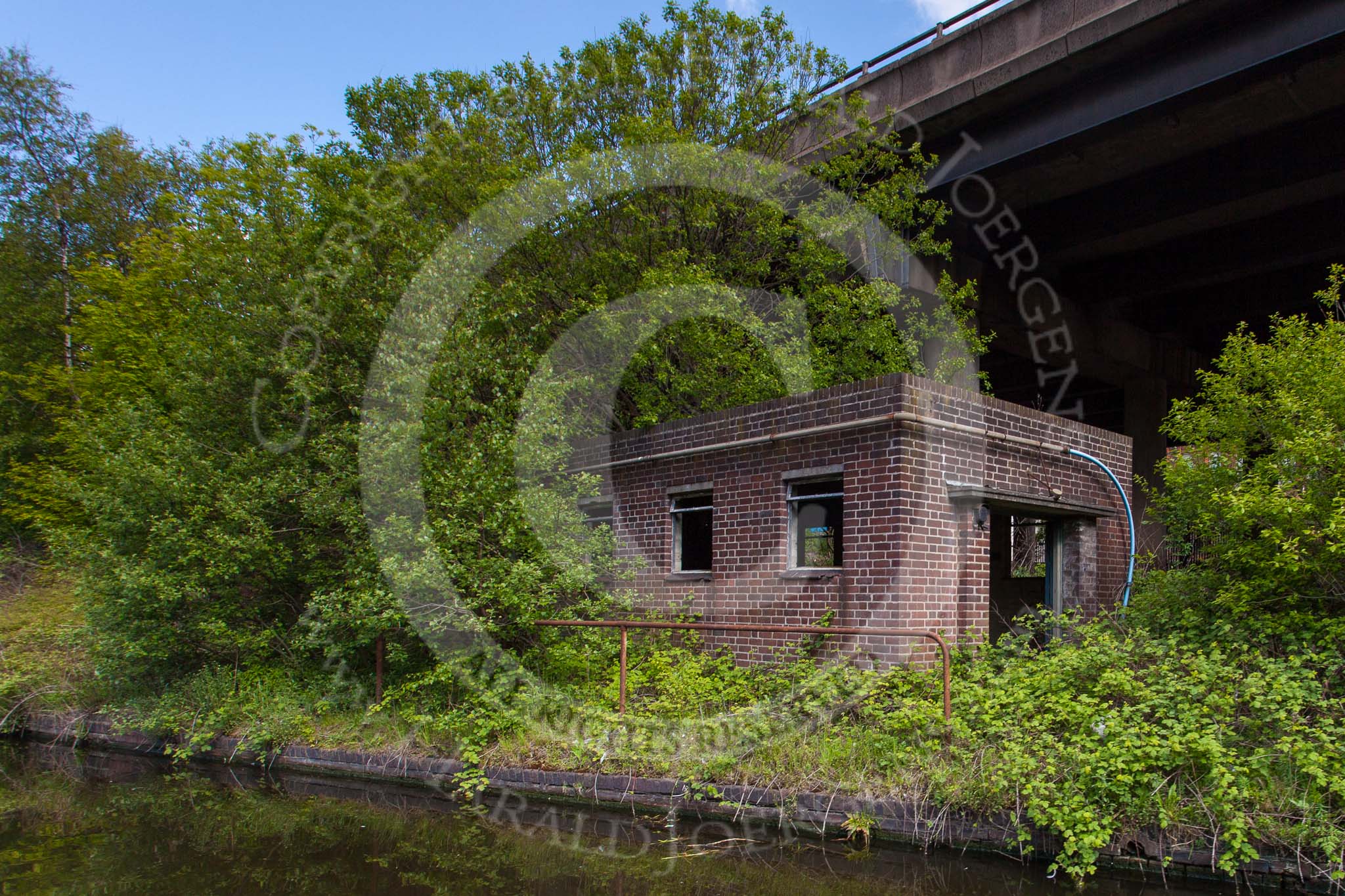 BCN Marathon Challenge 2013: Canalside building of the Summit Foundry (?) at the BCN Old Main Line between Summit Tunnel and Spon Lane Junction..
Birmingham Canal Navigation,


United Kingdom,
on 25 May 2013 at 09:44, image #119