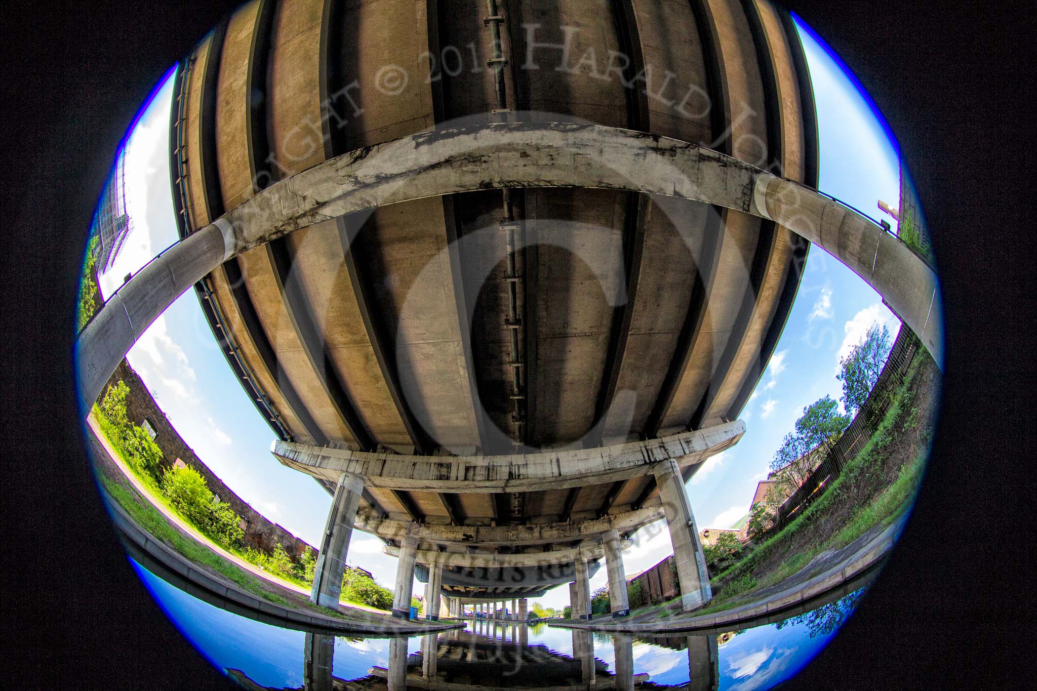 BCN Marathon Challenge 2013: BCN Old Main Line between Summit Tunnel and Spon Lane Junction, with the M5 motoway overhead in a wide angle photo..
Birmingham Canal Navigation,


United Kingdom,
on 25 May 2013 at 09:47, image #123