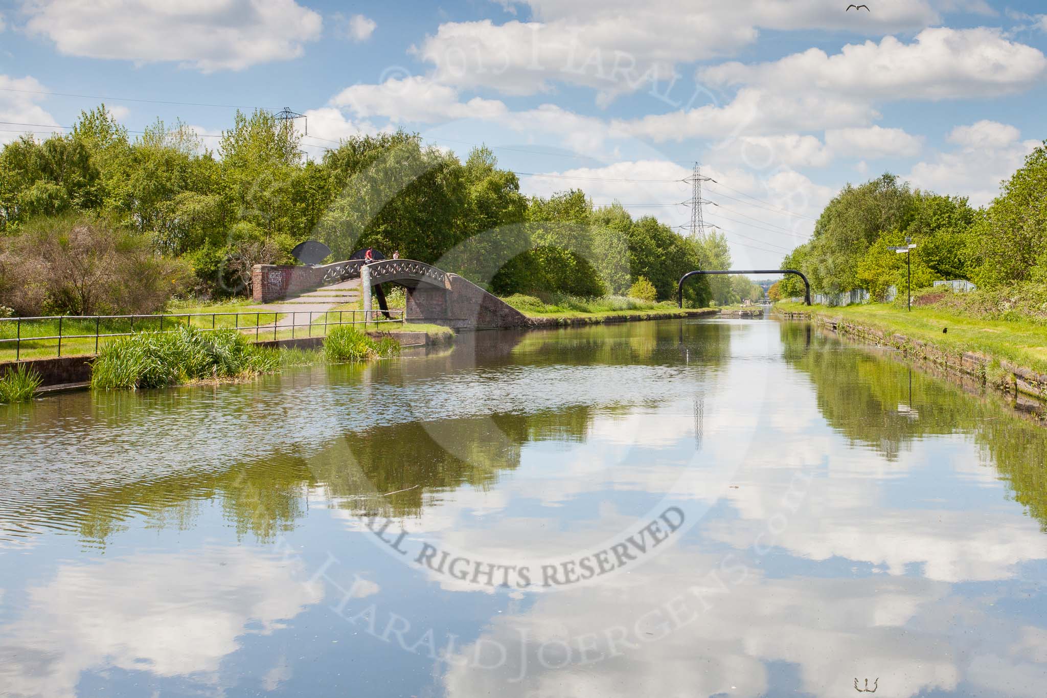Photo 1305251322315D25604HaraldJoergens BCN Marathon Challenge 2013: Albion Junction on the BCN New Main Line. "Dunkirk Stop" toll island can be seen just behind the junction where the Gower Branch, linking the Old and New Main Line, joins..
Birmingham Canal Navigation,
United Kingdom,
on 25 May 2013 at 13:22, image #188