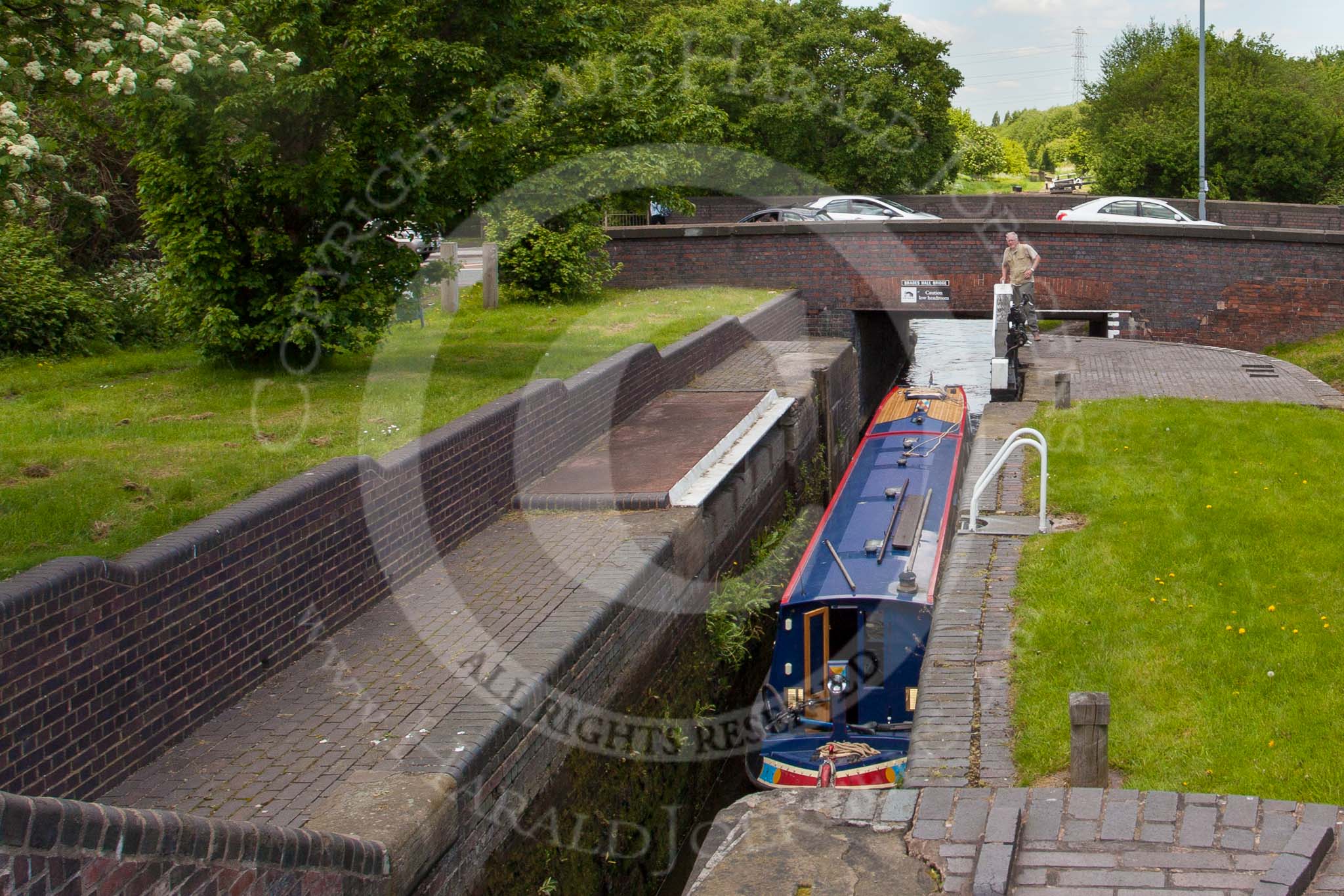 Photo 1305251342445D25623HaraldJoergens BCN Marathon Challenge 2013: NB "Felonious Mongooser" entering Brades Lock No. 1, a staircase lock, on the Gower Branch that links the New Main Line and the Old Main Line. Brades Hall Bridge carries the busy Dudley Road East (A457) over the canal. On the left used to be New England Colliery, and on the right Brades Hall Farm..
Birmingham Canal Navigation,
United Kingdom,
on 25 May 2013 at 13:43, image #192