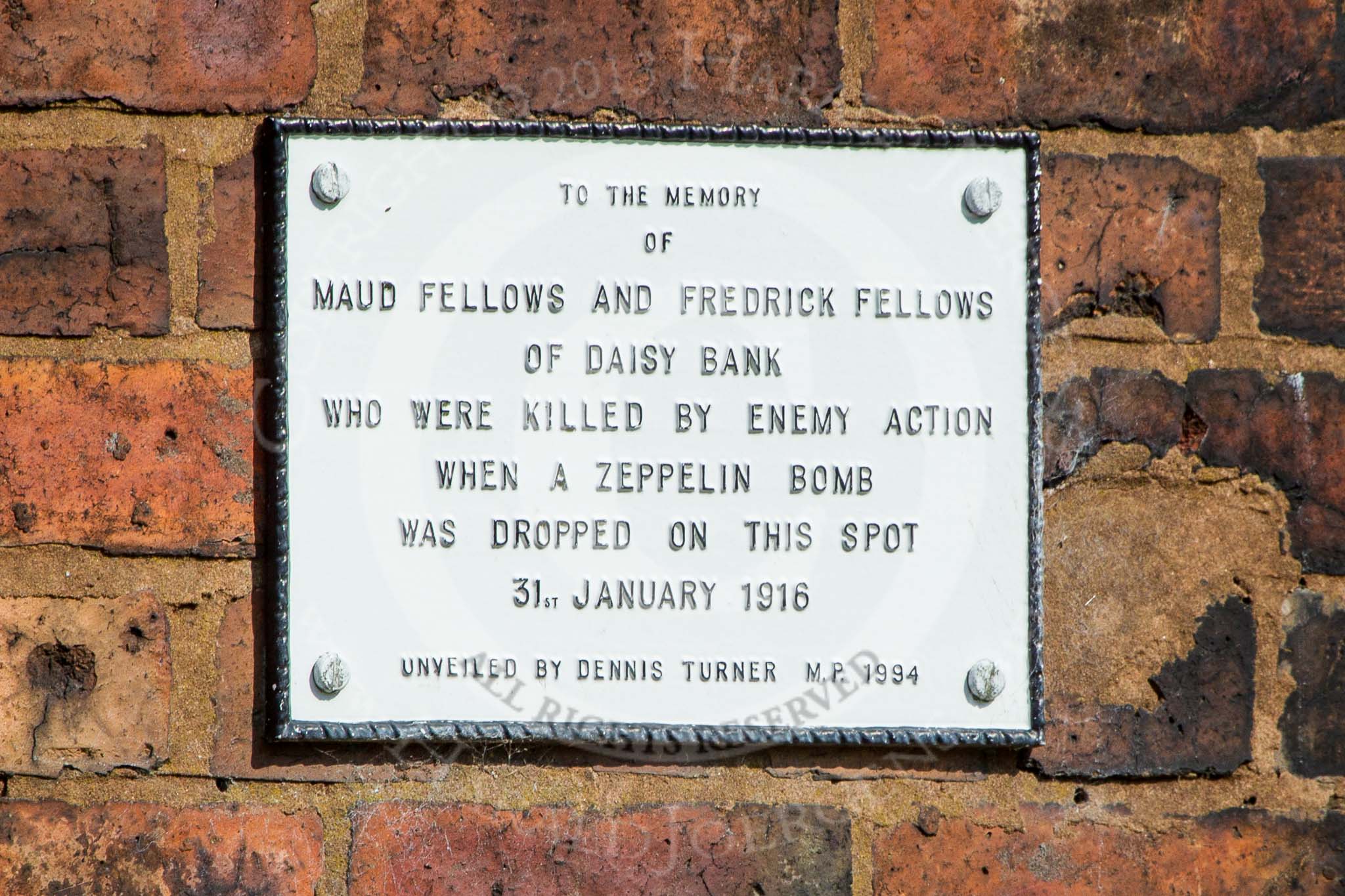 BCN Marathon Challenge 2013: A plaque at Bradley Workshops, commemorating victims of the First World War. It reads "To the memory of Maud Fellows and Frederick Fellows of Daisy Bank who were killed by enemy action when a Zeppelin bomb was dropped on this spot 31st January 2016. Unveiled by Dennis Turner M.P. 1994..
Birmingham Canal Navigation,


United Kingdom,
on 25 May 2013 at 16:26, image #241
