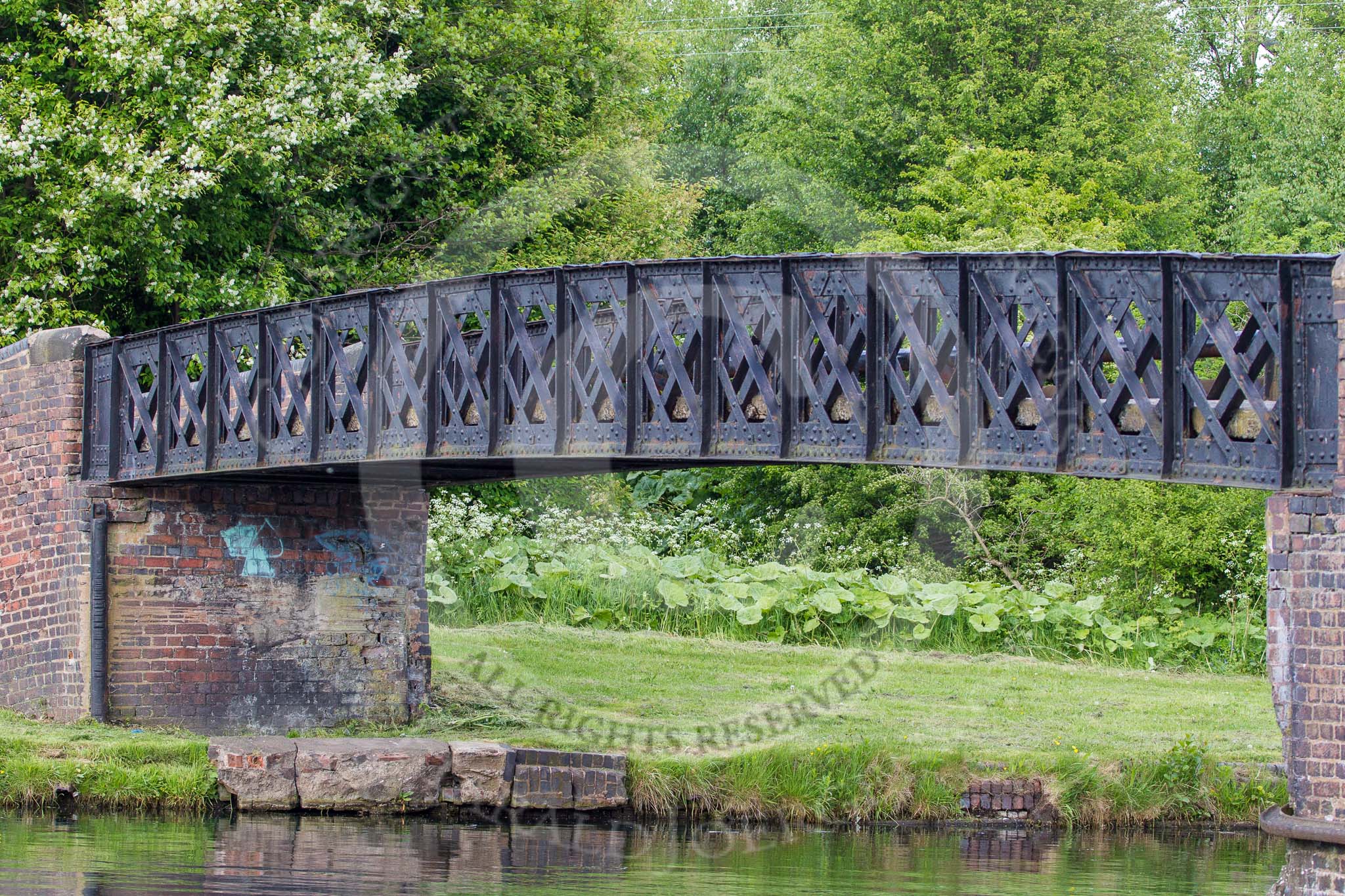 BCN Marathon Challenge 2013: Deepfields Junction Bridge at the junction between the BCN New Main Line and the Bradley Branch, the former Wednesbury Oak Loop..
Birmingham Canal Navigation,


United Kingdom,
on 25 May 2013 at 17:10, image #253