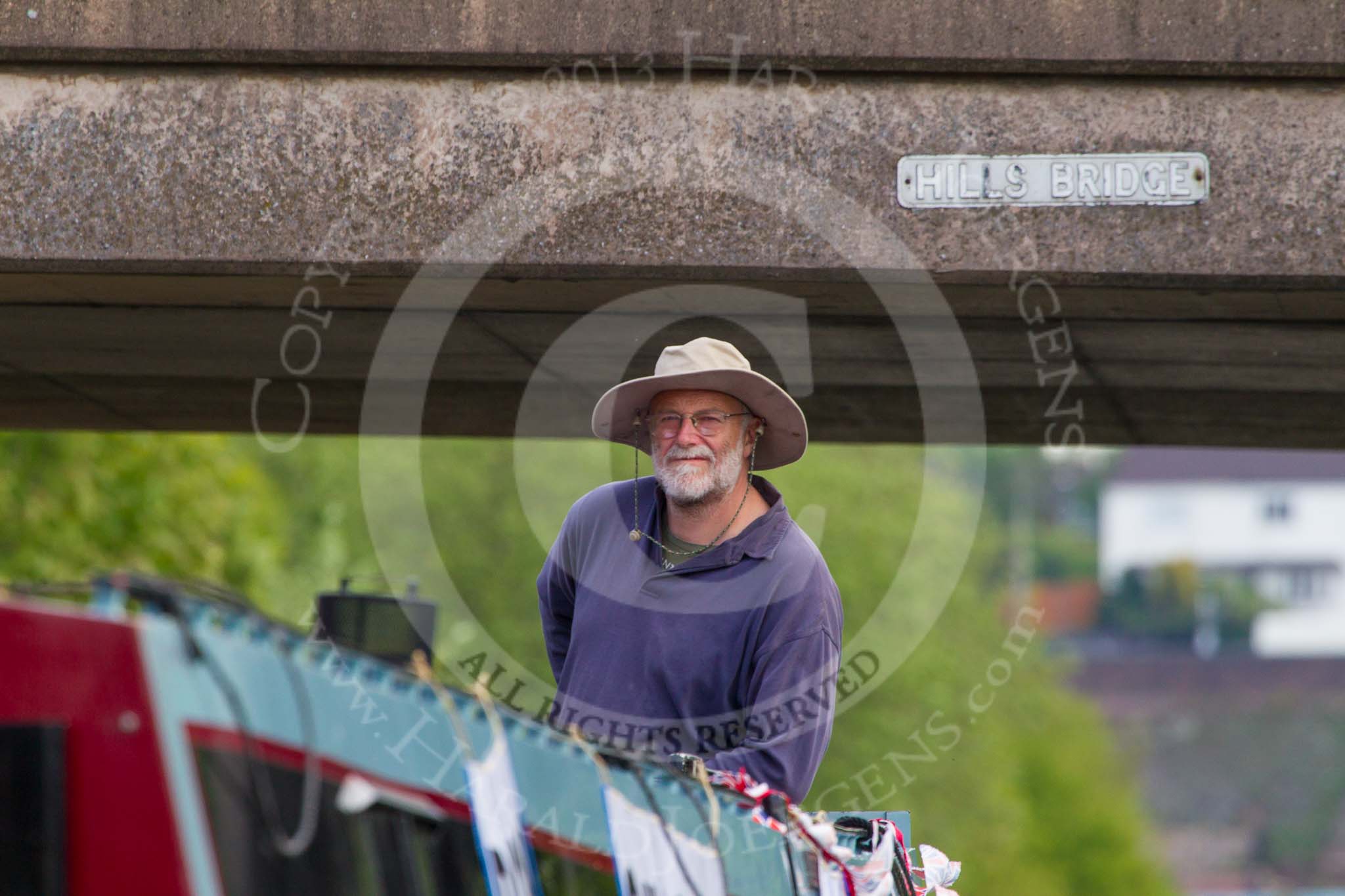 BCN Marathon Challenge 2013: Meeting another BCN Marathon Challenge participant at Hills Bridge on the BCN New Main Line, near Deepfields Junction..
Birmingham Canal Navigation,


United Kingdom,
on 25 May 2013 at 17:14, image #254