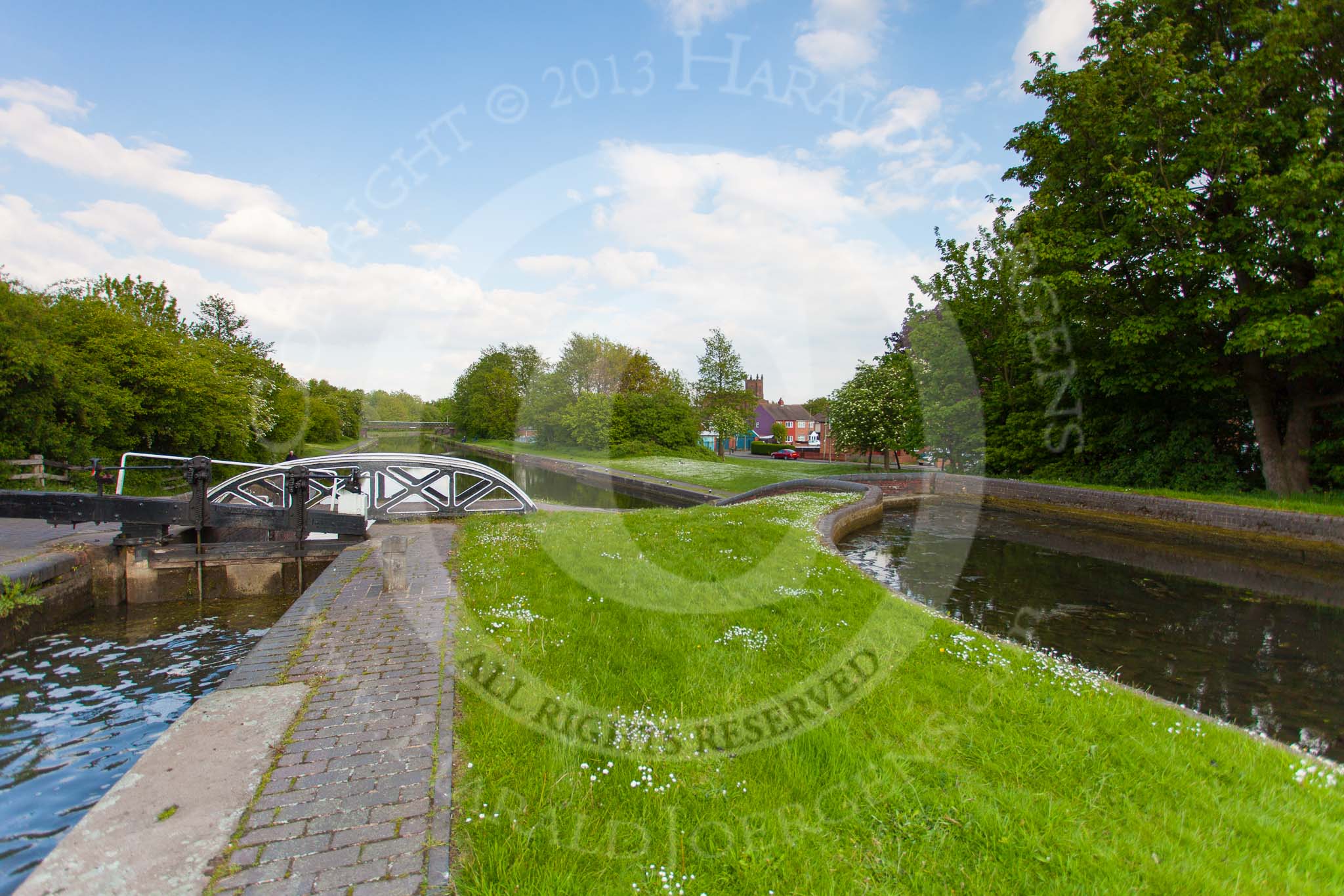BCN Marathon Challenge 2013: Factory Bottom Lock on the BCN New Main Line, near Factory Junction, with sidepond and overflow weir on the right..
Birmingham Canal Navigation,


United Kingdom,
on 25 May 2013 at 18:02, image #261