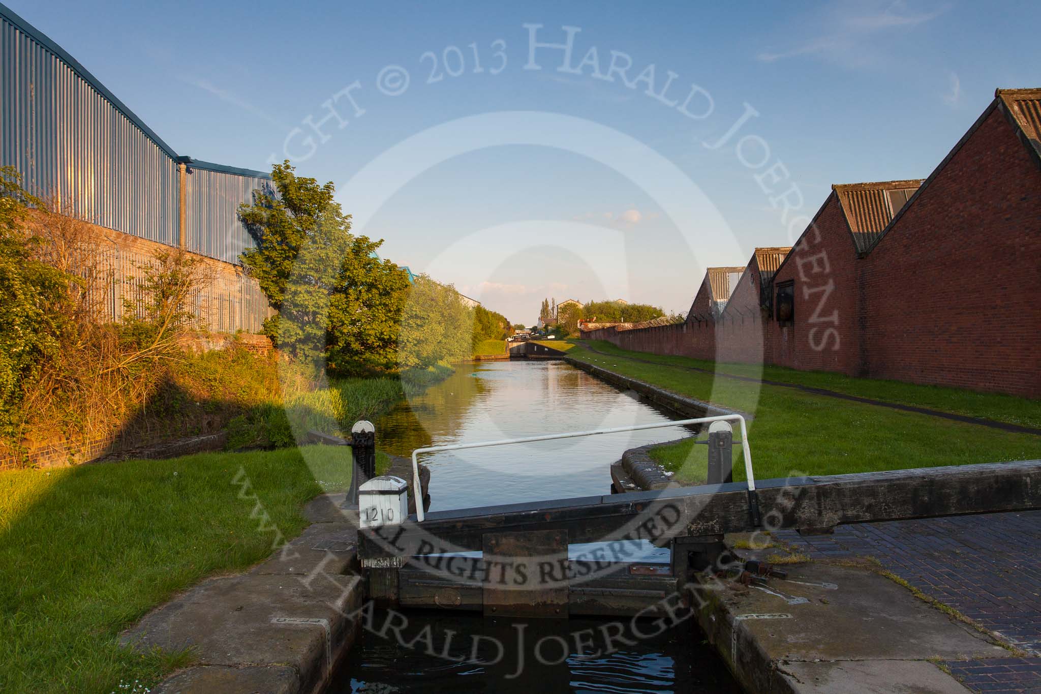 BCN Marathon Challenge 2013: Ryders Green Locks on the Walsall Canal, here looking from lock 5 towards lock 1-4..
Birmingham Canal Navigation,


United Kingdom,
on 25 May 2013 at 19:45, image #308