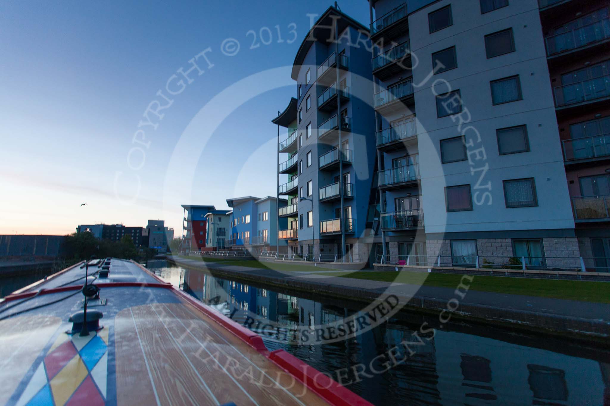 BCN Marathon Challenge 2013: NB "Folinious Mongoose", on the second day of the BCN Marathon Challenge, at first daylight, on the way to the end of Walsall Town Wharf. On the right the modern Waterfront South housing delevopment at Charles Street..
Birmingham Canal Navigation,


United Kingdom,
on 26 May 2013 at 04:49, image #332
