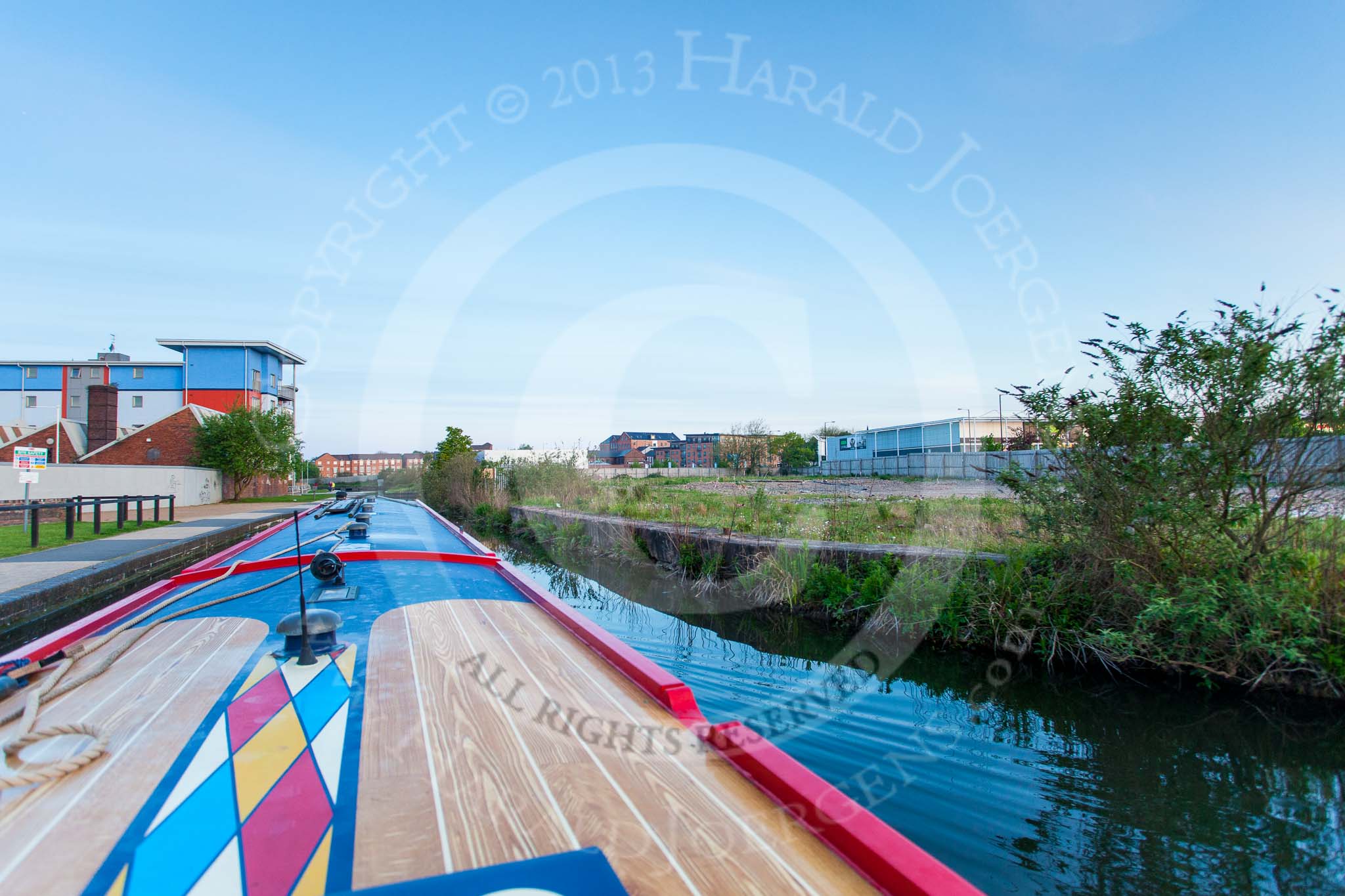 BCN Marathon Challenge 2013: NB "Folinious Mongoose", on the way from Walsall Town Wharf to Walsall Locks, with the modern Waterfront South housing development at Charles Street on the left. On the right hand side used to be five canal basins..
Birmingham Canal Navigation,


United Kingdom,
on 26 May 2013 at 05:03, image #335