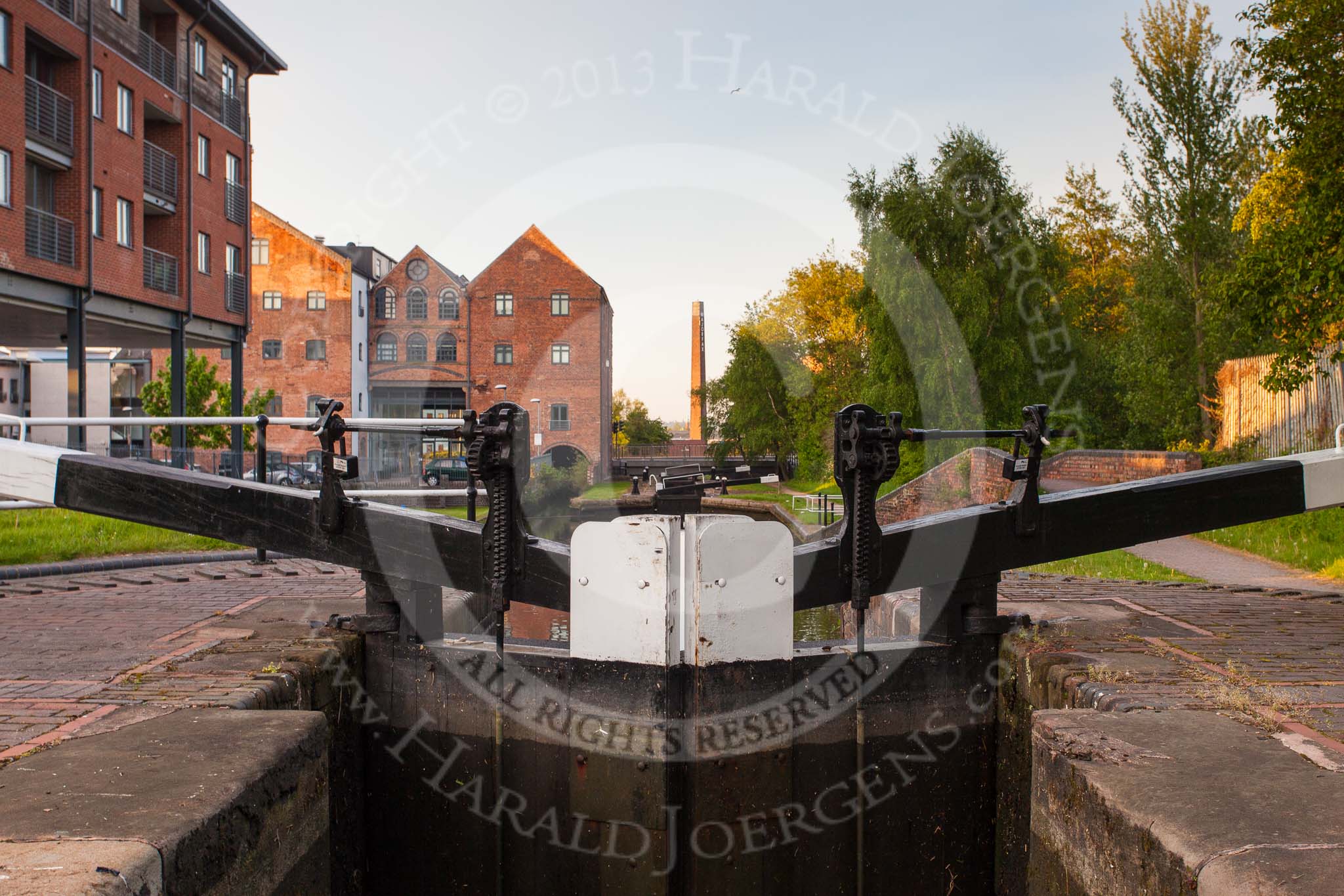 BCN Marathon Challenge 2013: Walsall No. 8 lock, the bottom lock of the eight Walsall Locks, seen from the No. 7 Lock, with Albion Flour Mill next to the bottom lock, and Walsall Junction, near the chimney, behind..
Birmingham Canal Navigation,


United Kingdom,
on 26 May 2013 at 05:36, image #342