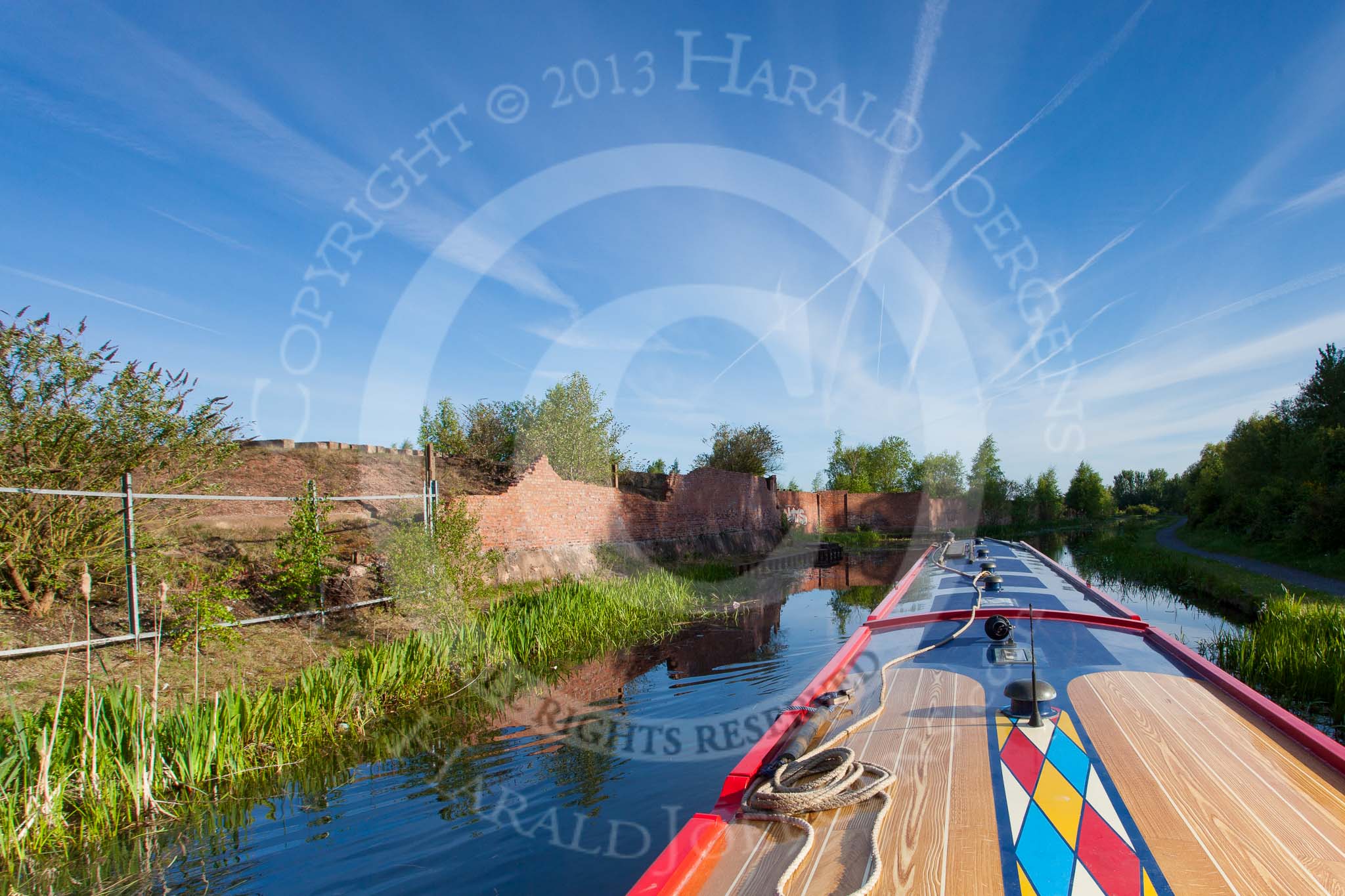 BCN Marathon Challenge 2013: NB "Felonious Mongoose" on the Wyrley & Essington Canal near Slacky Lane Bridge, with the site of a former copper refinery on the left..
Birmingham Canal Navigation,


United Kingdom,
on 26 May 2013 at 07:18, image #357