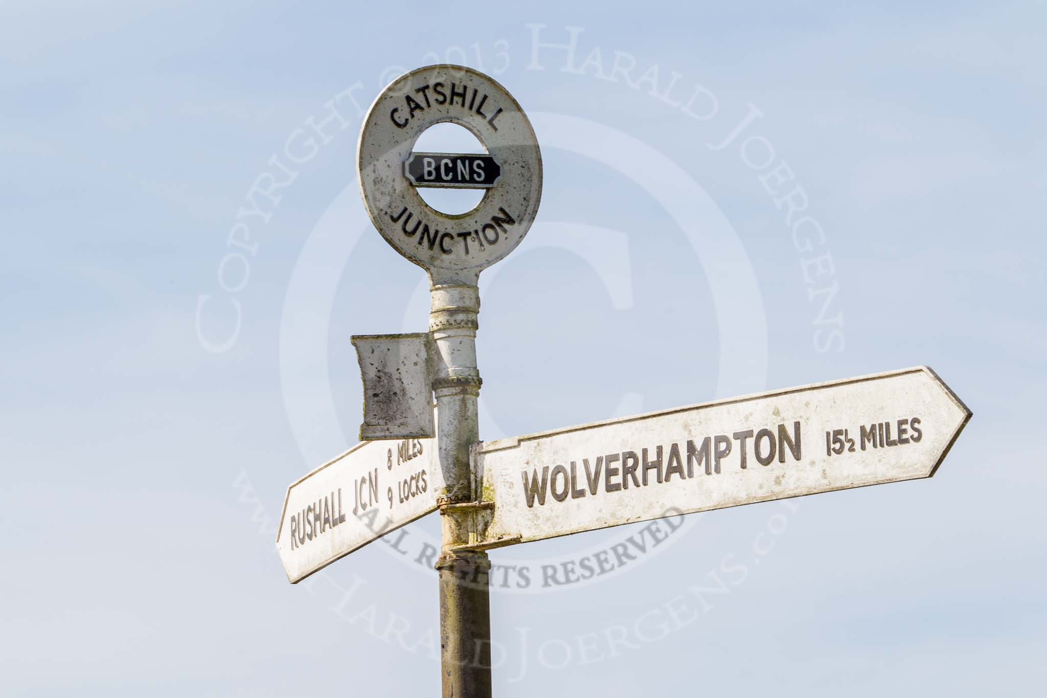 BCN Marathon Challenge 2013: BCNS signpost for the Catshill Junction on the Wyrley & Essington Canal..
Birmingham Canal Navigation,


United Kingdom,
on 26 May 2013 at 10:00, image #374