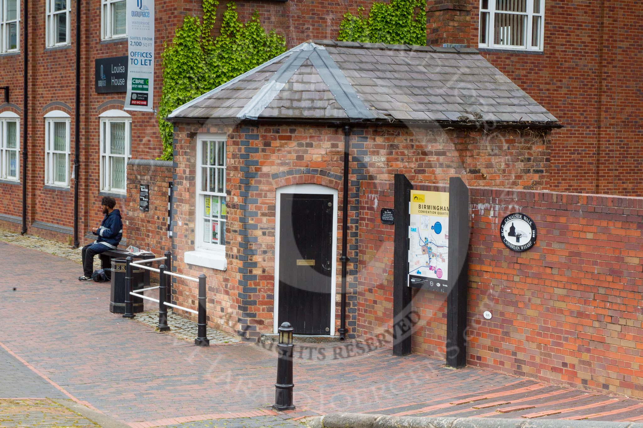 BCN Marathon Challenge 2014: The hexagonal BCN Toll Office at the top of Farmers Bridge Flight on the Birmingham & Fazeley Canal..
Birmingham Canal Navigation,


United Kingdom,
on 23 May 2014 at 13:44, image #16