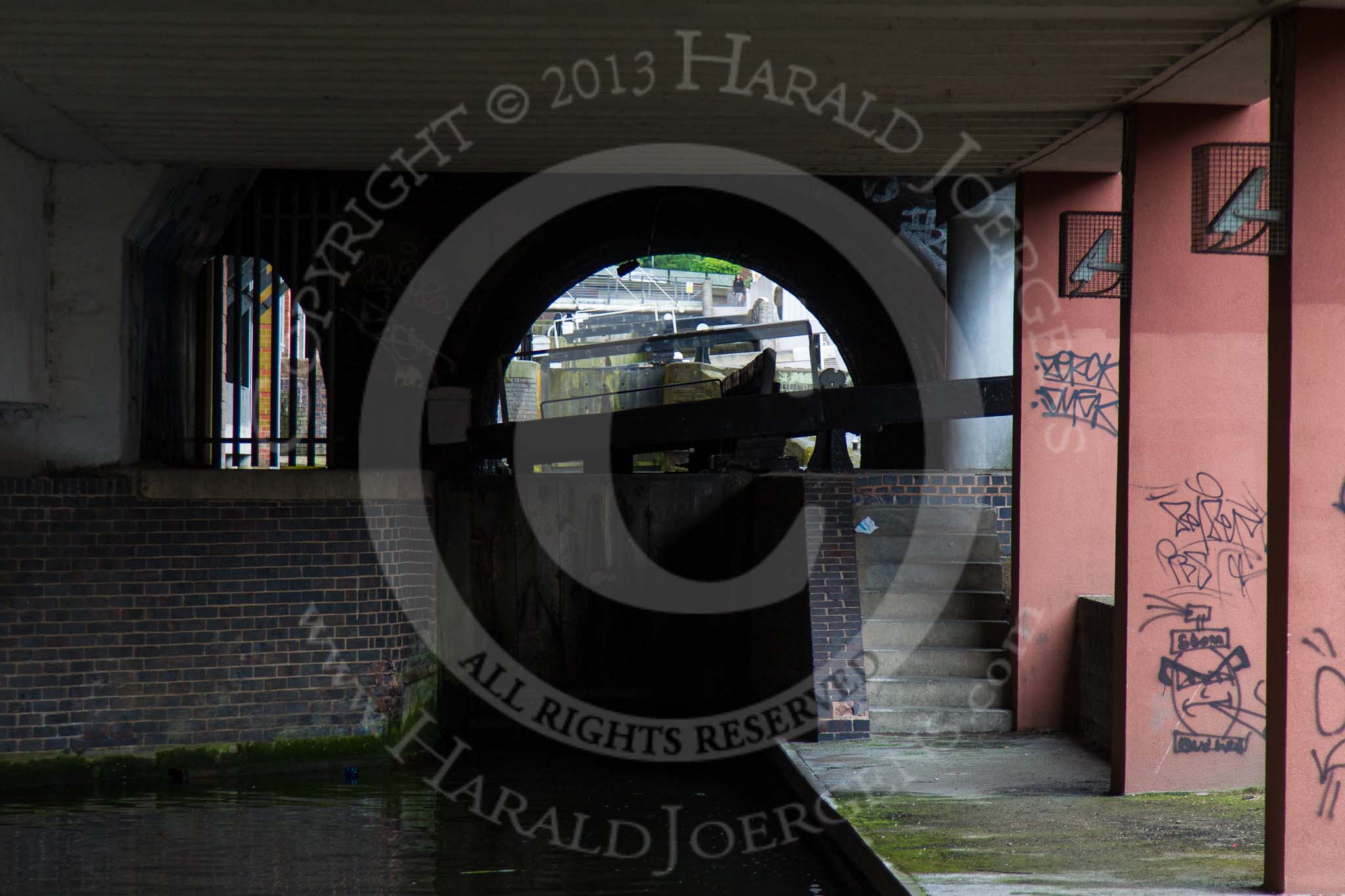 BCN Marathon Challenge 2014: The Birmingham & Fazeley Canal seems to be a gloomy place below Newhall Street in the middle of the Farmers Bridge Locks..
Birmingham Canal Navigation,


United Kingdom,
on 23 May 2014 at 14:40, image #29