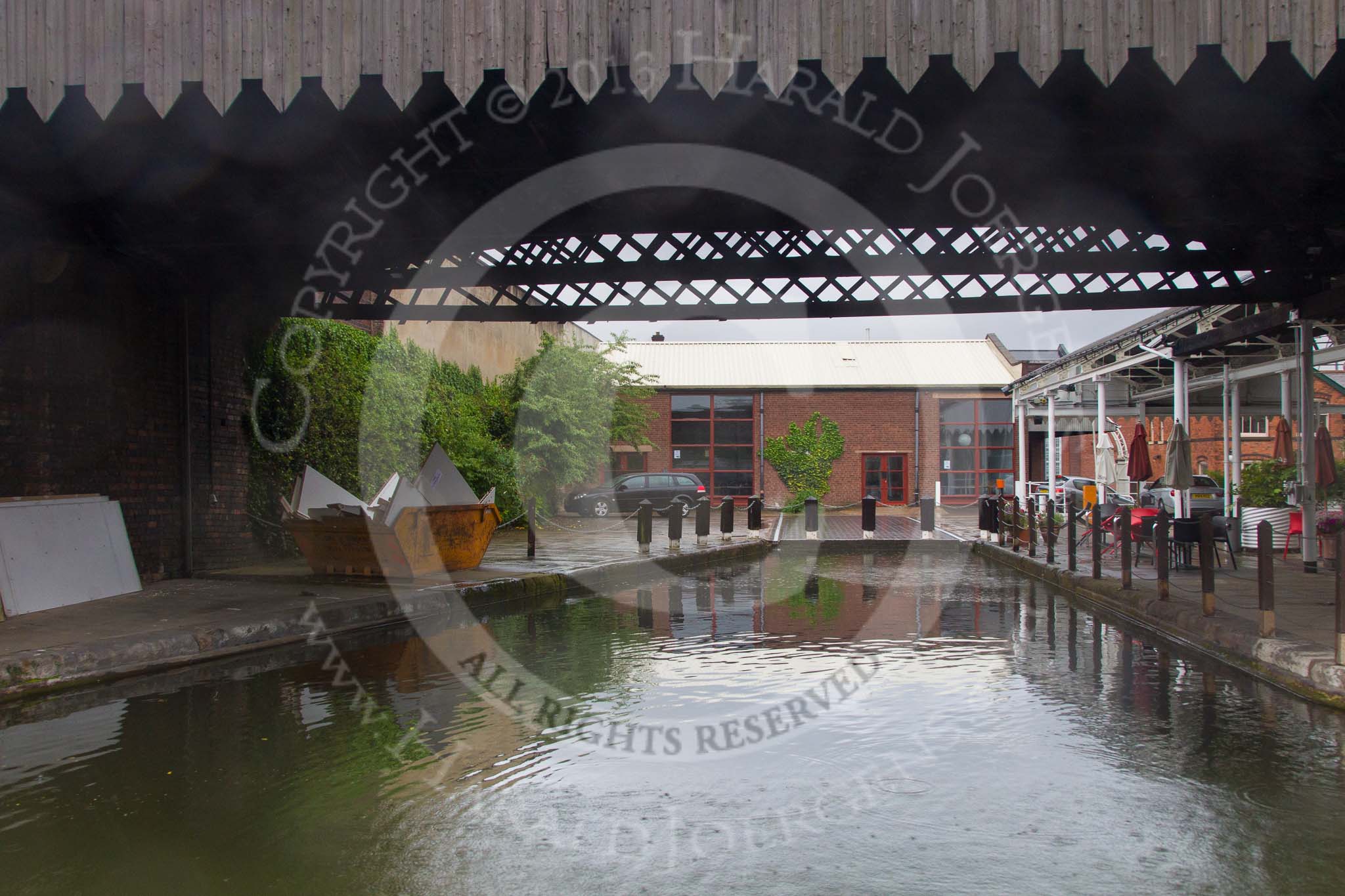 BCN Marathon Challenge 2014: Is it a new basin, or the remains of an old branch or basin? Grand Union Canal near Digbeth Junction and the FMC warehouse.
Birmingham Canal Navigation,


United Kingdom,
on 23 May 2014 at 16:39, image #63