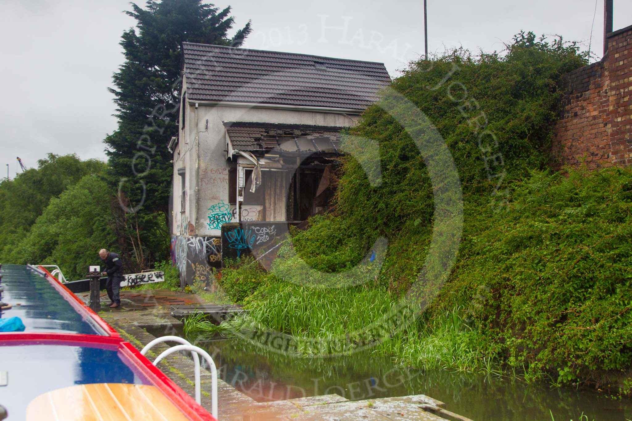 BCN Marathon Challenge 2014: A derelict building at the third Garrison Lock on the Grand Union Canal (Birmingham & Warwick Junction Canal). The last photo before the actual start of the 2014 BCN Marathon Challenge..
Birmingham Canal Navigation,


United Kingdom,
on 23 May 2014 at 17:43, image #72