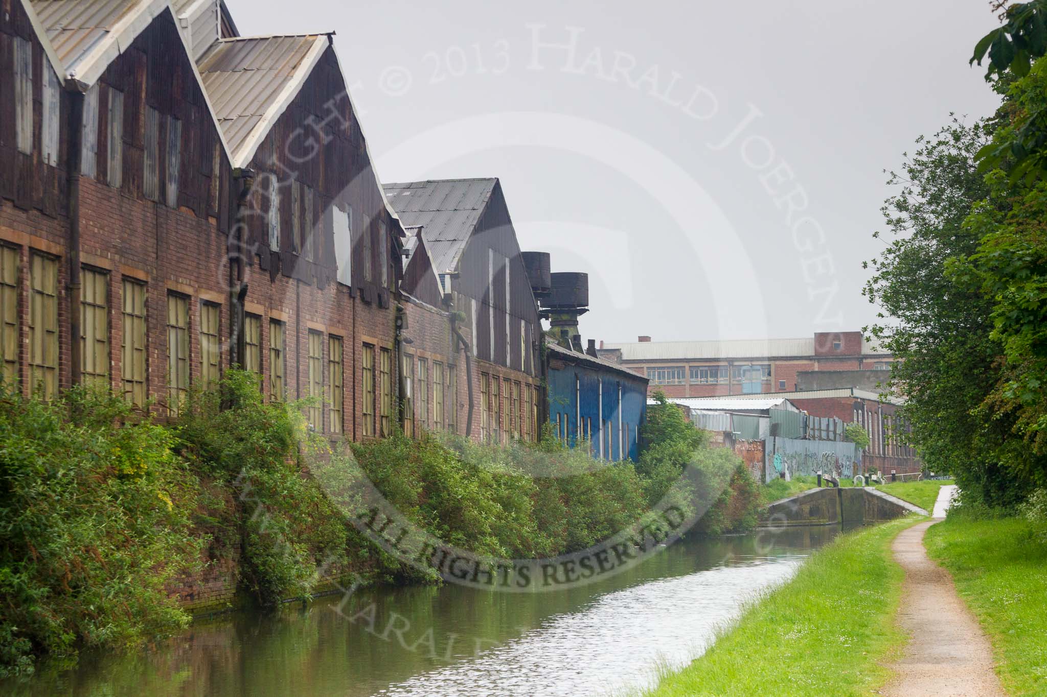 BCN Marathon Challenge 2014: Garrison Locks on theGrand Union Canal (Birmingham & Warwick Junction Canal), with old industry in a rather sad state on the left - but work seemed to be going on inside.
Birmingham Canal Navigation,


United Kingdom,
on 24 May 2014 at 08:40, image #78