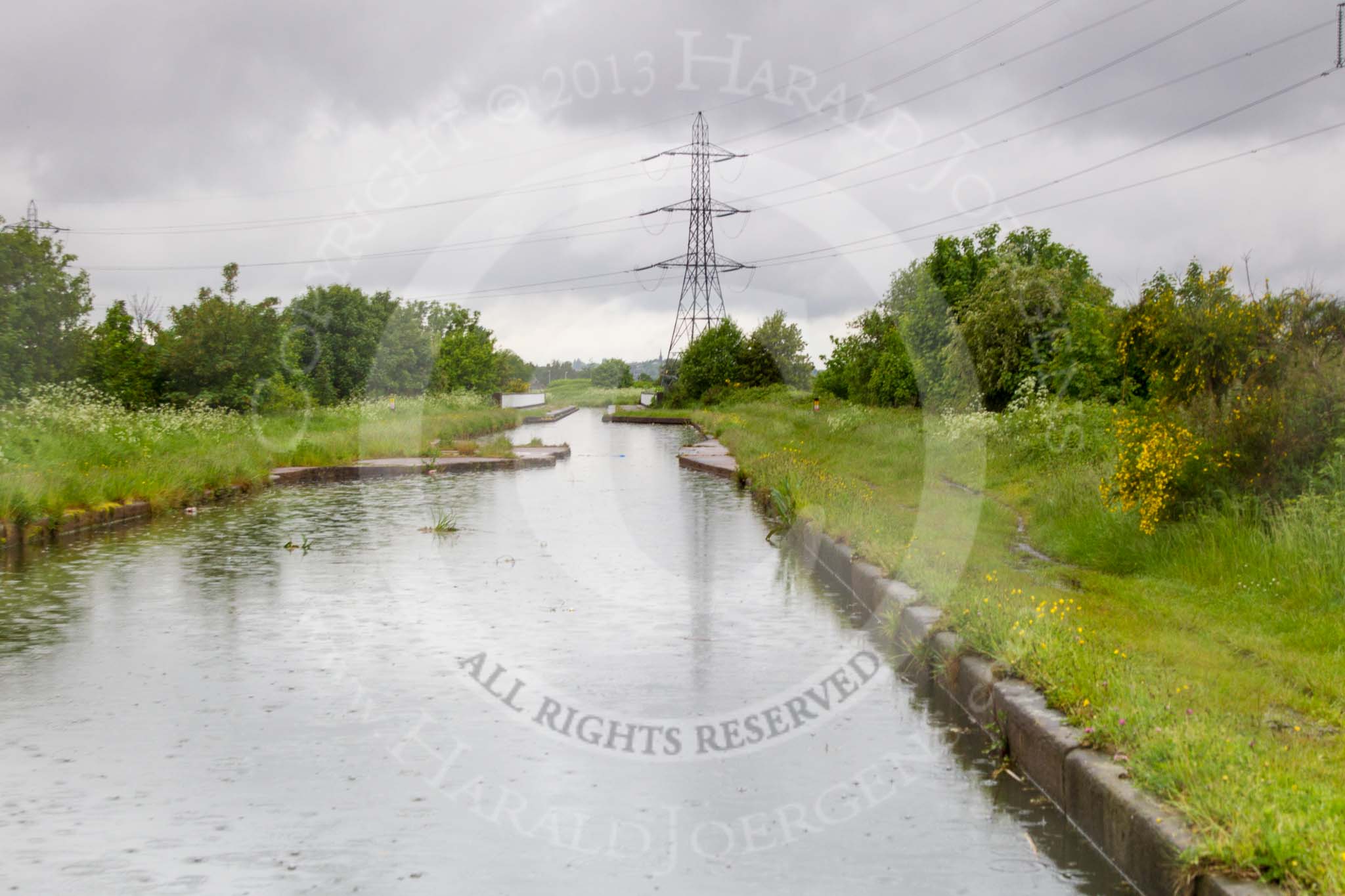BCN Marathon Challenge 2014: Narrow area on the Tame Valley Canal before the concrete aqueduct over the M5 motorway. In case of a breach, the flow of water can be stopped at the narrow section..
Birmingham Canal Navigation,


United Kingdom,
on 24 May 2014 at 15:05, image #141