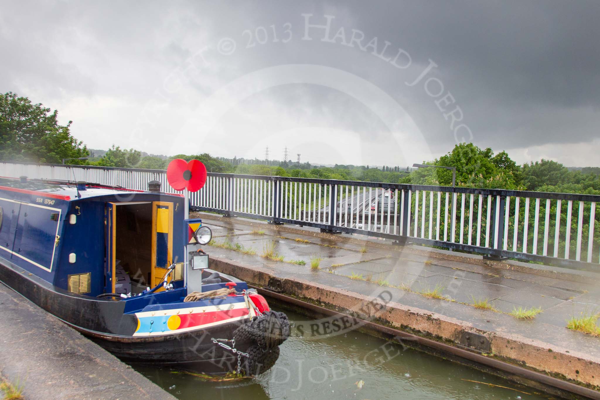 BCN Marathon Challenge 2014: Felonious Mongoose "on top of the world". The M5 motorway on a wet day, that is..
Birmingham Canal Navigation,


United Kingdom,
on 24 May 2014 at 15:08, image #145