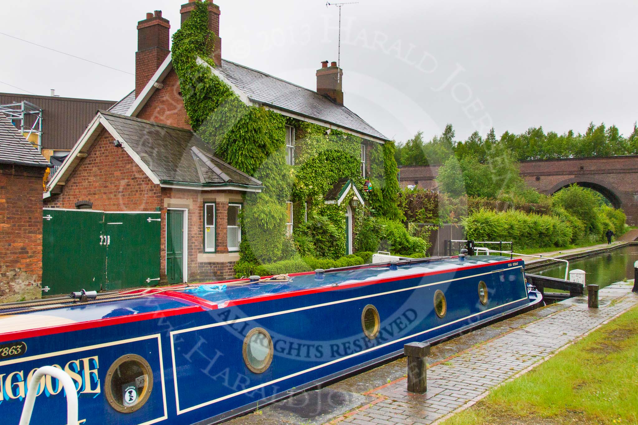 BCN Marathon Challenge 2014: Blowers Green Lock (Parkhead No 4) at Blowers Green Junction, with the gorgeous lock keeperscottage (BCN house No 156).
Birmingham Canal Navigation,


United Kingdom,
on 25 May 2014 at 07:37, image #214