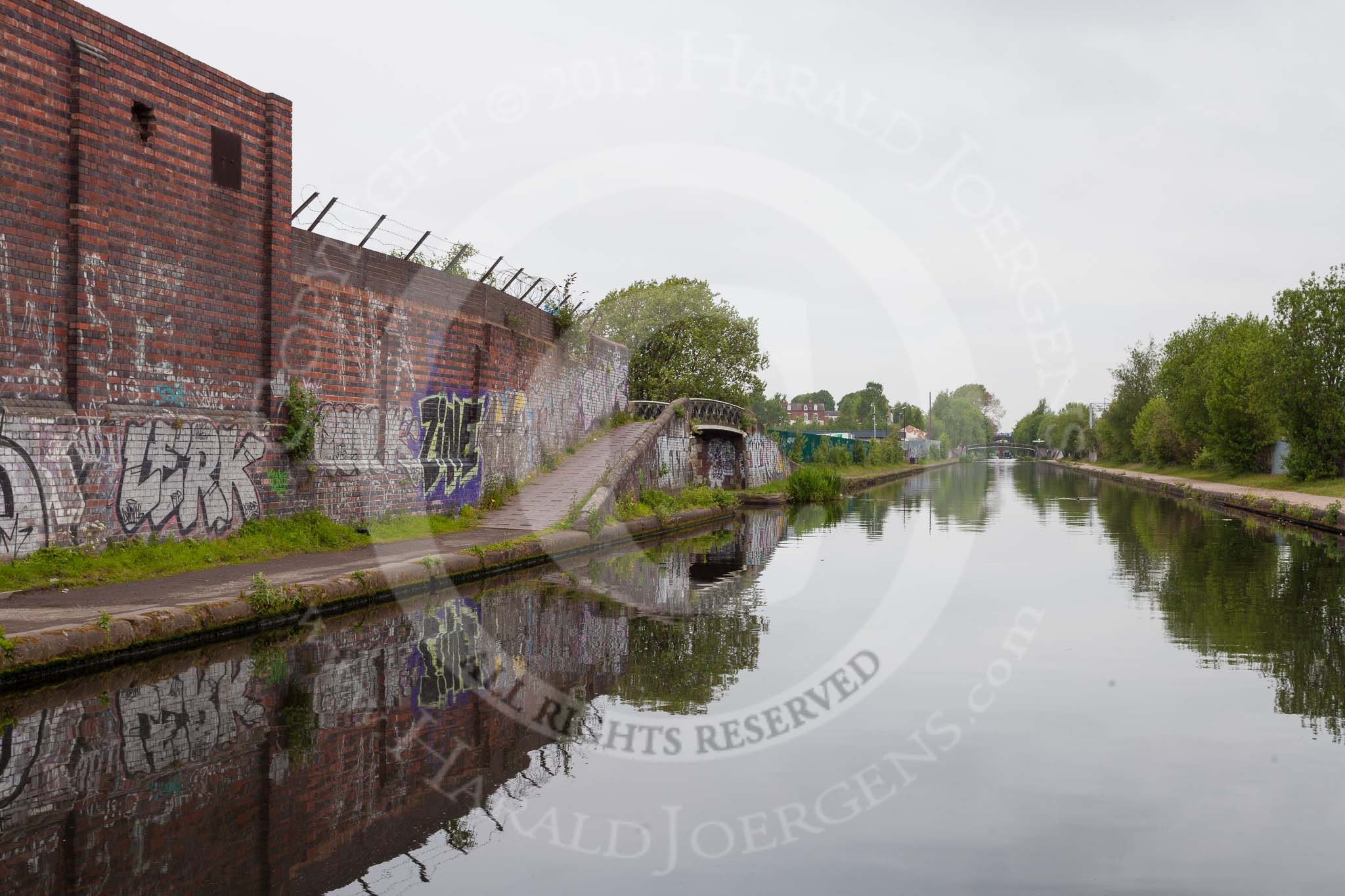 BCN 24h Marathon Challenge 2015: On the BCN Main Line, approaching Sandy Turn, the junction with the Icknield Port Loop, from the west.
Birmingham Canal Navigations,



on 23 May 2015 at 08:43, image #8