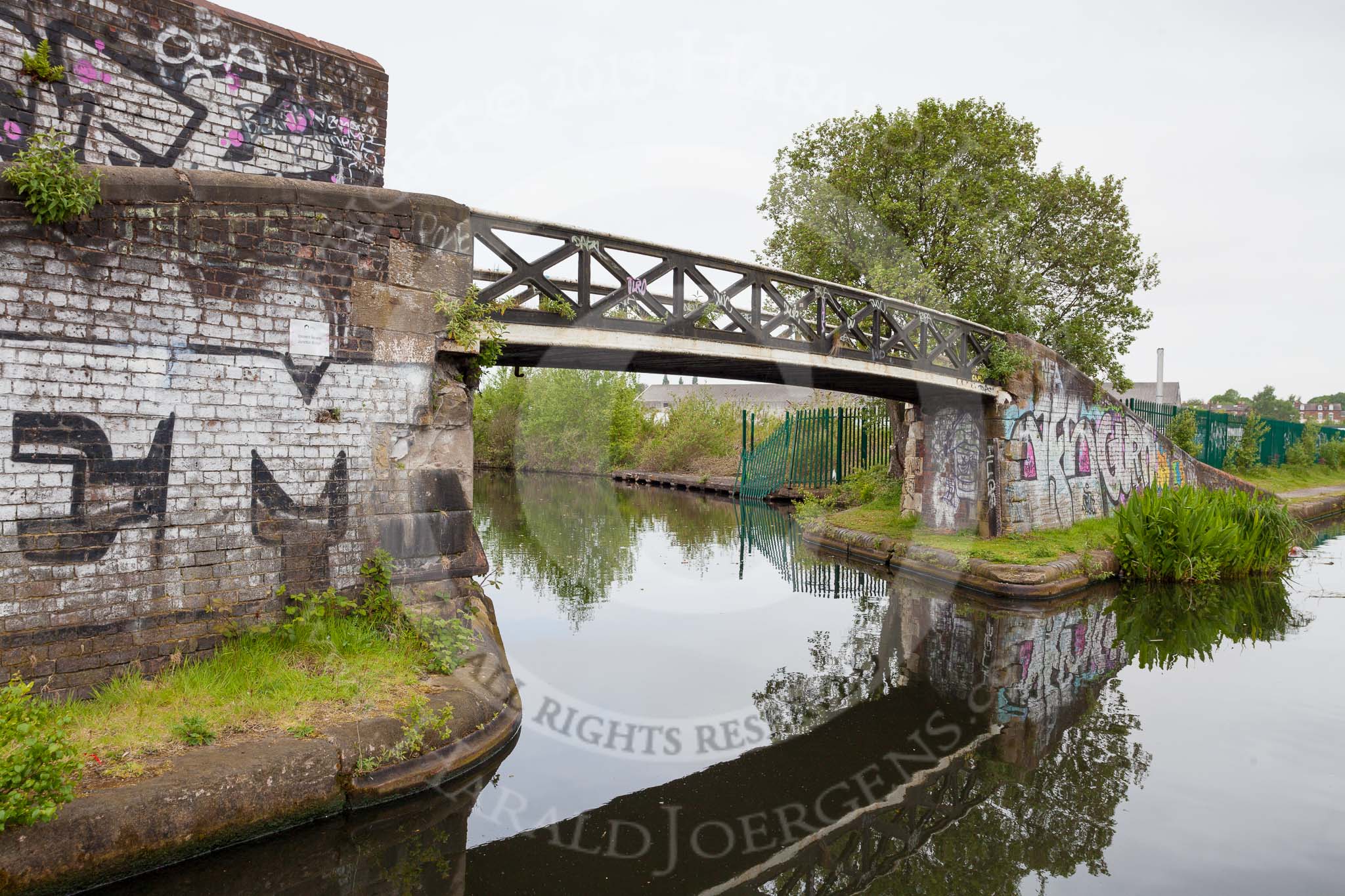 BCN 24h Marathon Challenge 2015: Sandy Turn, the BCN Main Line/Icknield Port Loop junction.
Birmingham Canal Navigations,



on 23 May 2015 at 08:43, image #9