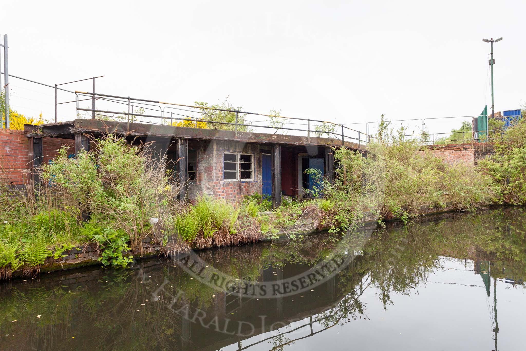 BCN 24h Marathon Challenge 2015: The remains of old industry in Icknield Port Loop.
Birmingham Canal Navigations,



on 23 May 2015 at 08:44, image #10