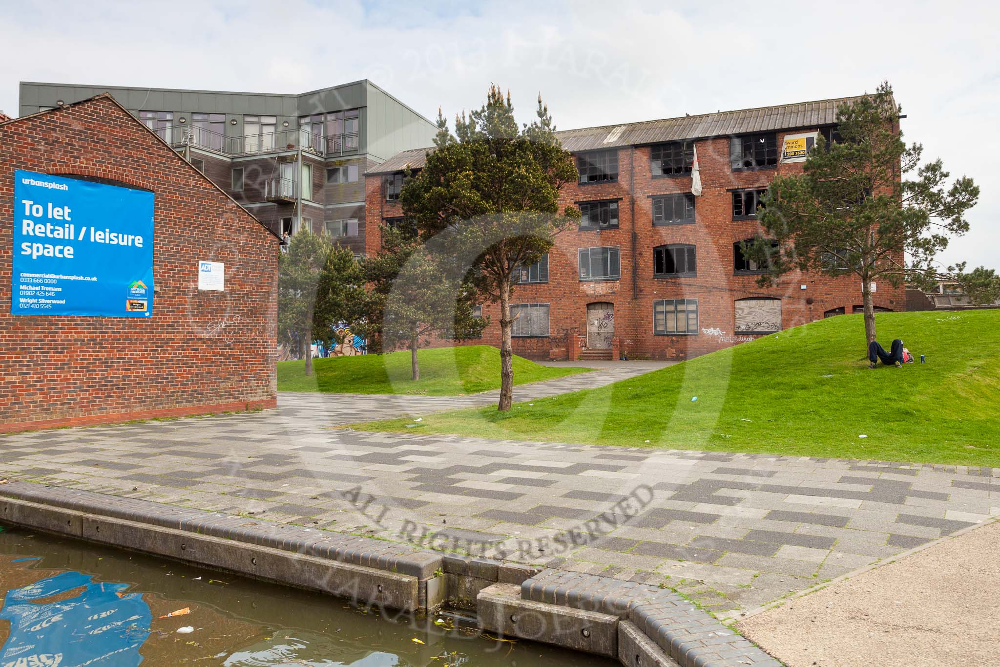 BCN 24h Marathon Challenge 2015: A fire damaged old warehouse at Walsall Town Wharf that hasn't changed in the last two years.
Birmingham Canal Navigations,



on 23 May 2015 at 17:34, image #146