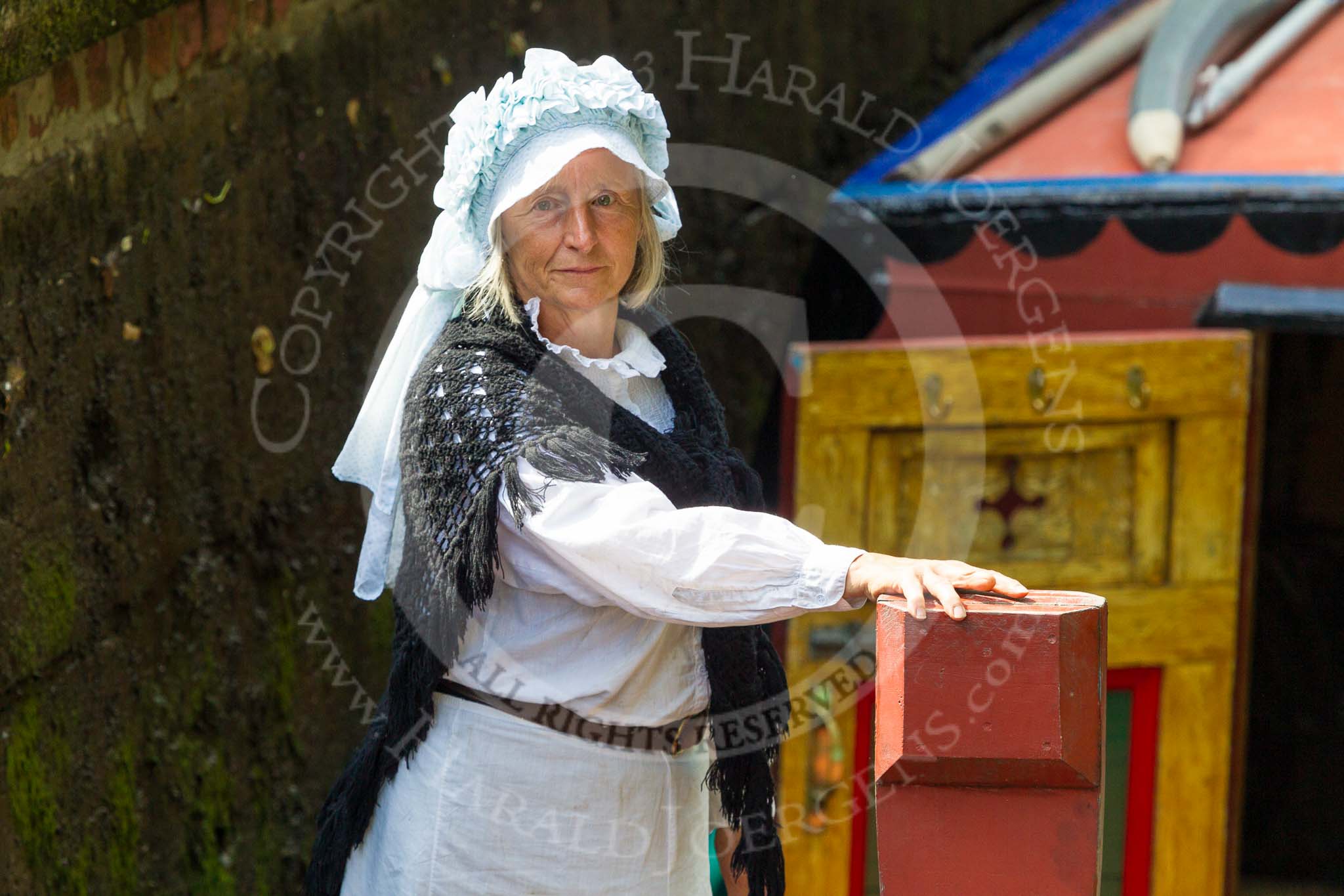: Barbara Homes (Ashton Packet Boat Co) wearing a traditional bonnet, on board of historic butty Maria.




on 03 July 2015 at 15:41, image #42