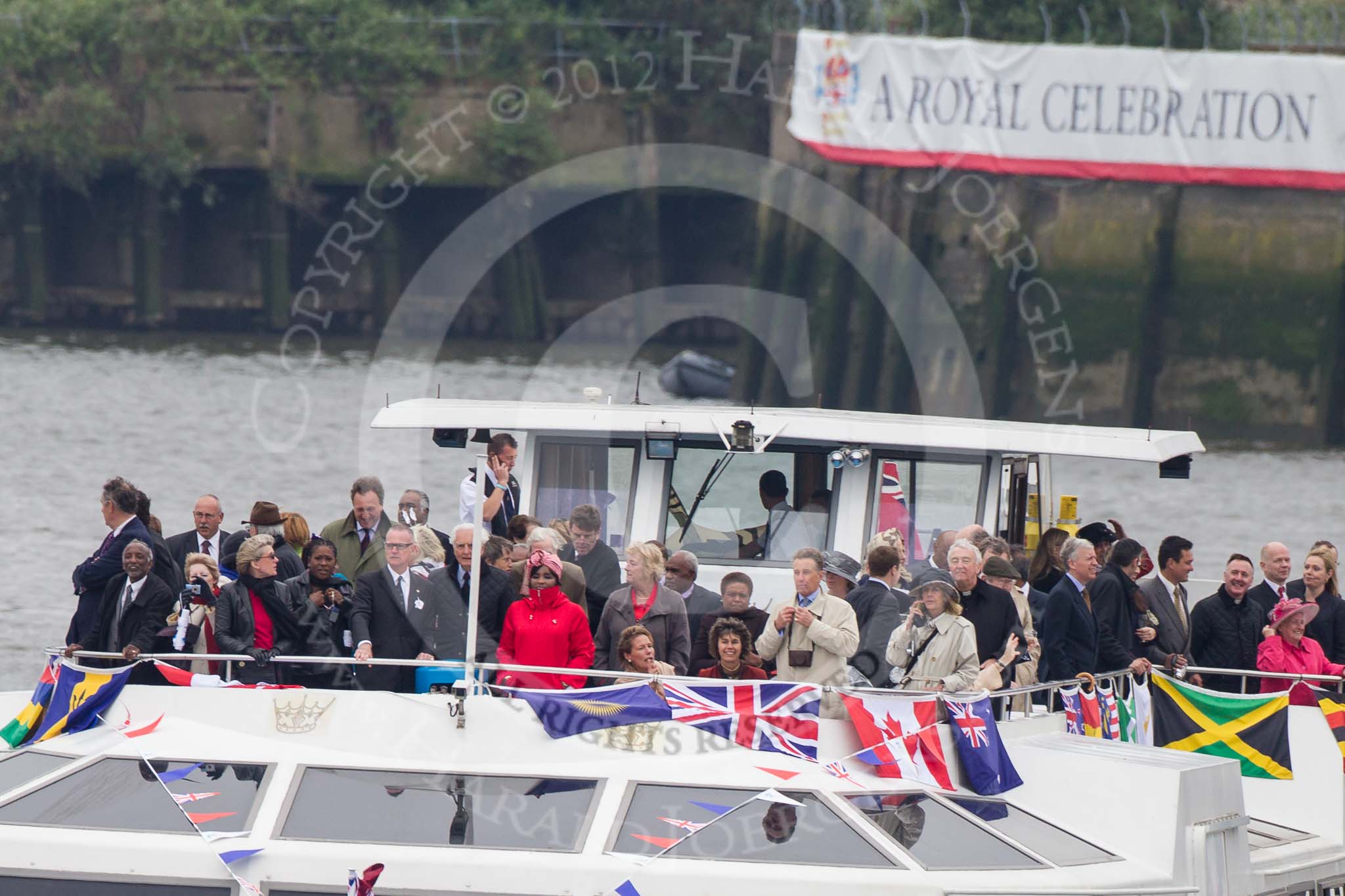 Thames Diamond Jubilee Pageant: VIPS-Sarpedon (H87)..
River Thames seen from Battersea Bridge,
London,

United Kingdom,
on 03 June 2012 at 15:05, image #218