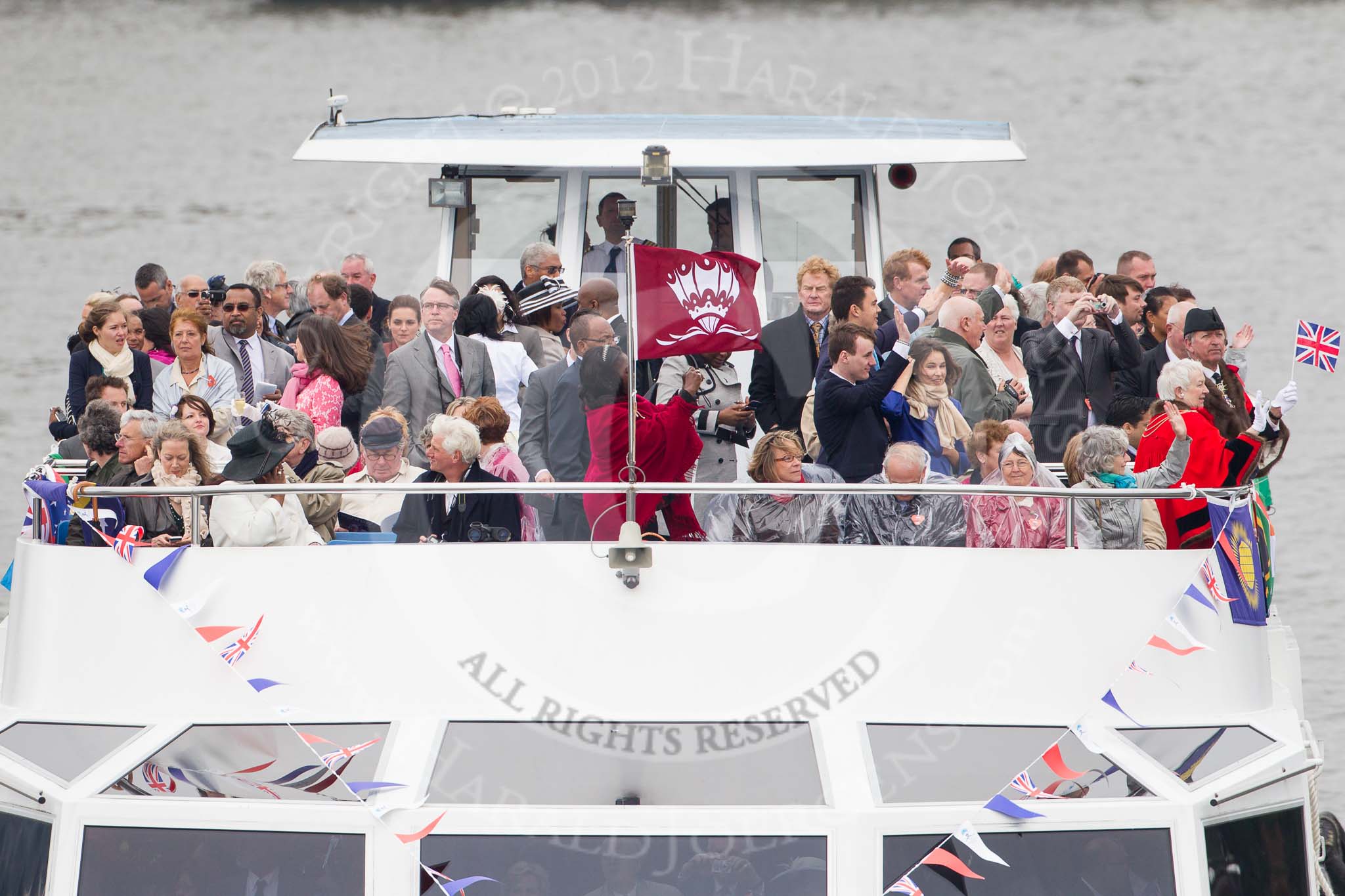 Thames Diamond Jubilee Pageant: VIPS-Mercuria (V86)..
River Thames seen from Battersea Bridge,
London,

United Kingdom,
on 03 June 2012 at 15:08, image #237