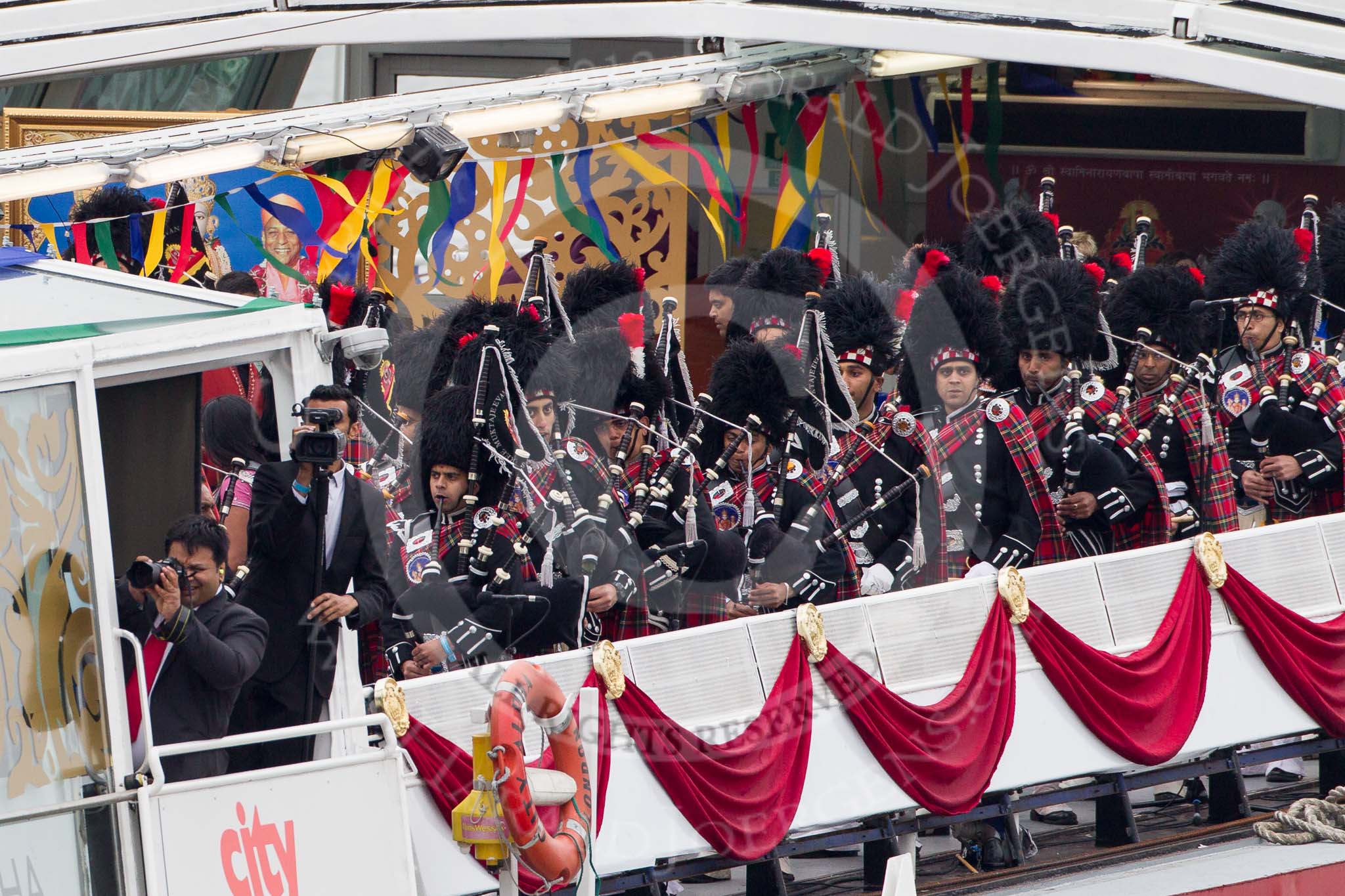 Thames Diamond Jubilee Pageant: SHREE MUKTAJEEVAN PIPE BAND & DHOL ENSEMBLE - City Alpha (H43)..
River Thames seen from Battersea Bridge,
London,

United Kingdom,
on 03 June 2012 at 15:19, image #320