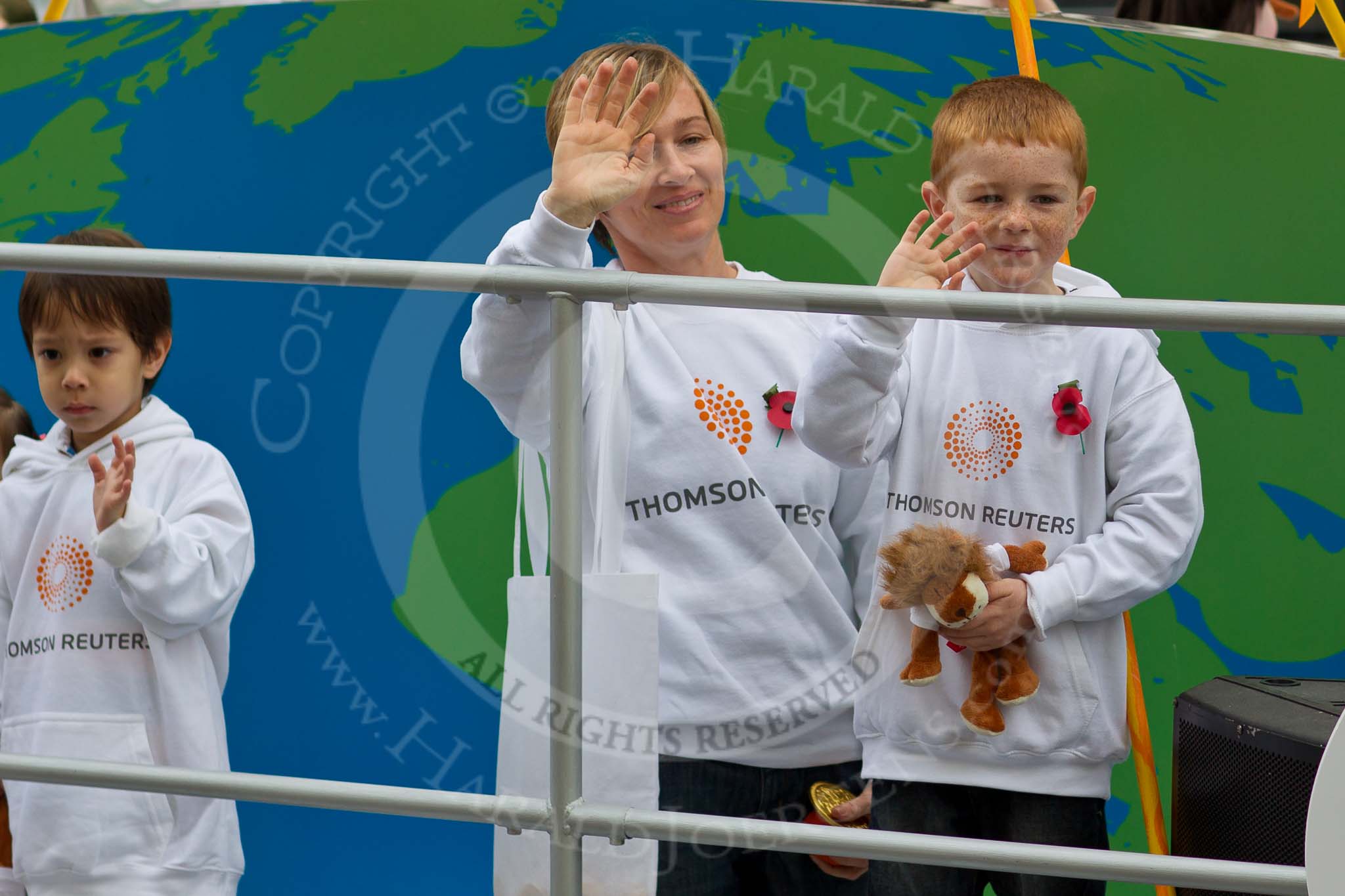 Photo 111112_111644_1D4_8442HaraldJoergens_ The Lord Mayor's Show 2011: Thomson Reuters (http://www.thomsonreuters.com/), delivering critical information to the financial, legal, tax and accounting, science and media markets. Close-up of a mother with a young son..
Opposite Mansion House, City of London,
London,
-,
United Kingdom,
on 12 November 2011 at 11:16, image #196