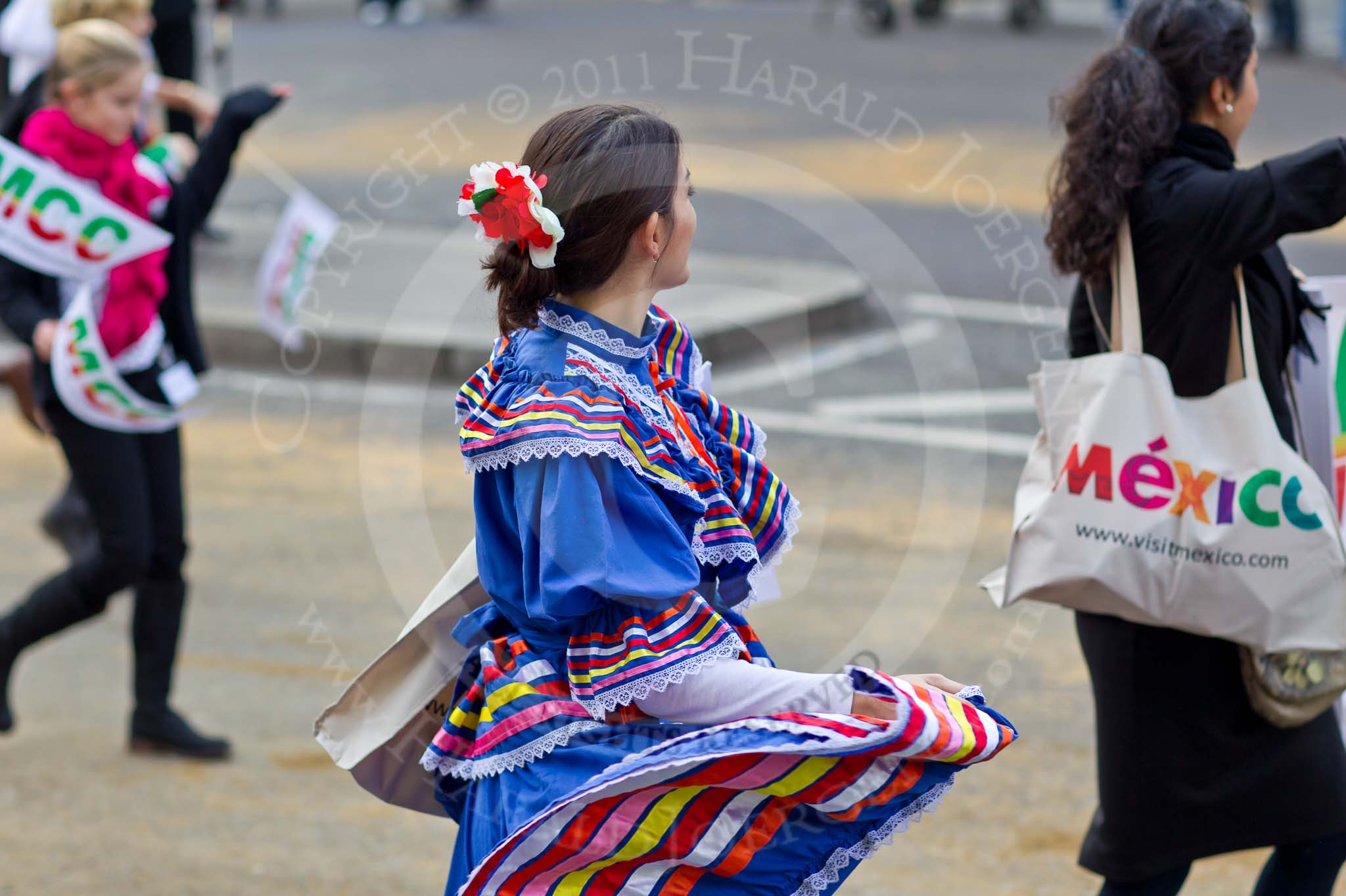 The Lord Mayor's Show 2011: Mexican Chamber of Commerce..
Opposite Mansion House, City of London,
London,
-,
United Kingdom,
on 12 November 2011 at 11:46, image #483