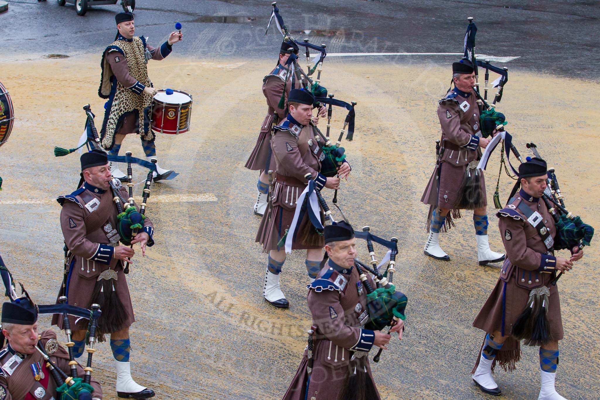 Photo 1211101121071D45998HaraldJoergens Lord Mayor's Show 2012: Entry 48 - The Pipes & Drums of the London Regiment, the only TA infantry battalion based in London..
Press stand opposite Mansion House, City of London,
London,
Greater London,
United Kingdom,
on 10 November 2012 at 11:21, image #660