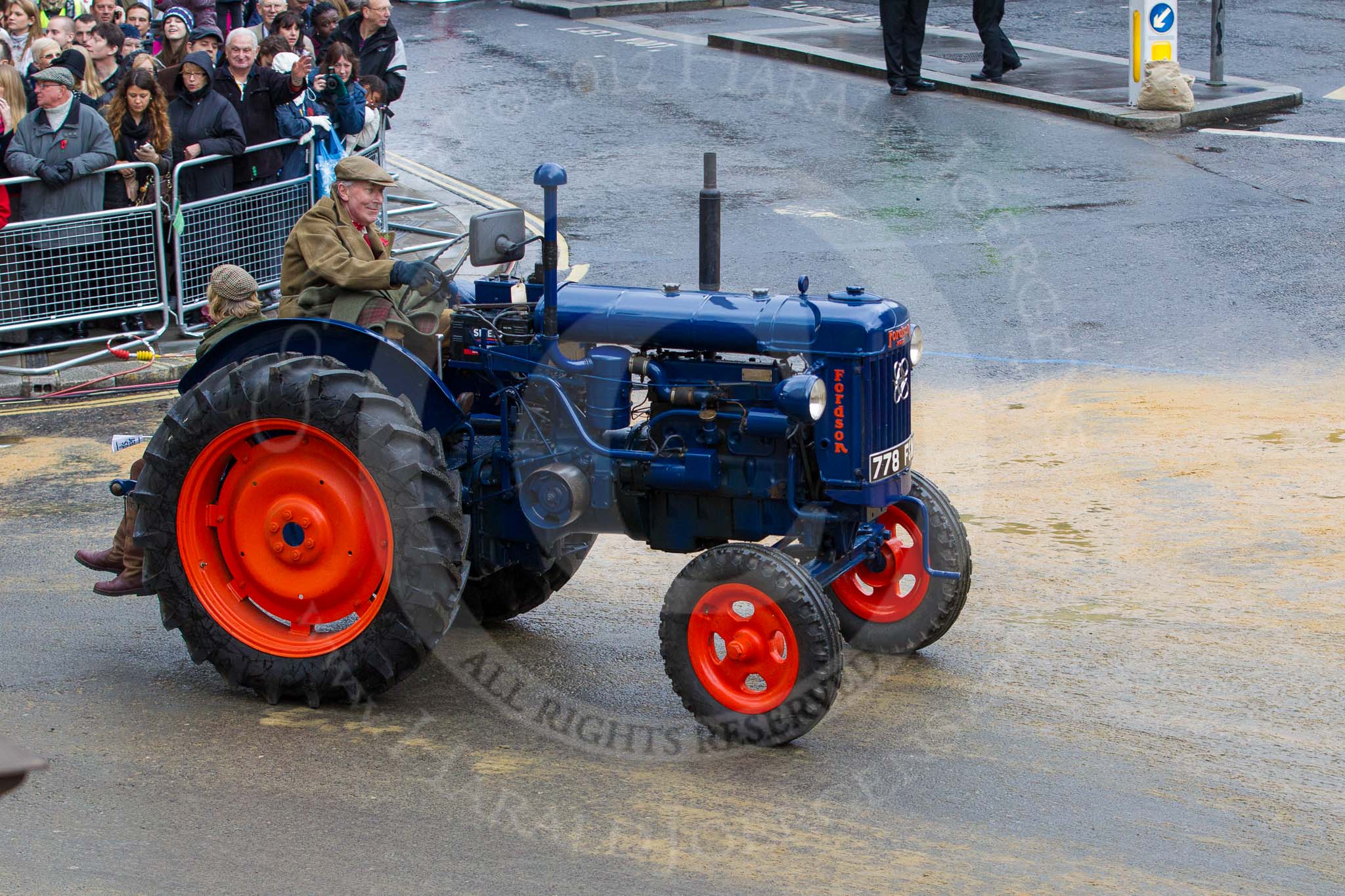 Photo 1211101152091D47556HaraldJoergens Lord Mayor's Show 2012: Entrry 104 - Modern Livery Companies, representing 26 Livery Companies, here the farmers with 1950 Fordson Major tractor..
Press stand opposite Mansion House, City of London,
London,
Greater London,
United Kingdom,
on 10 November 2012 at 11:52, image #1450