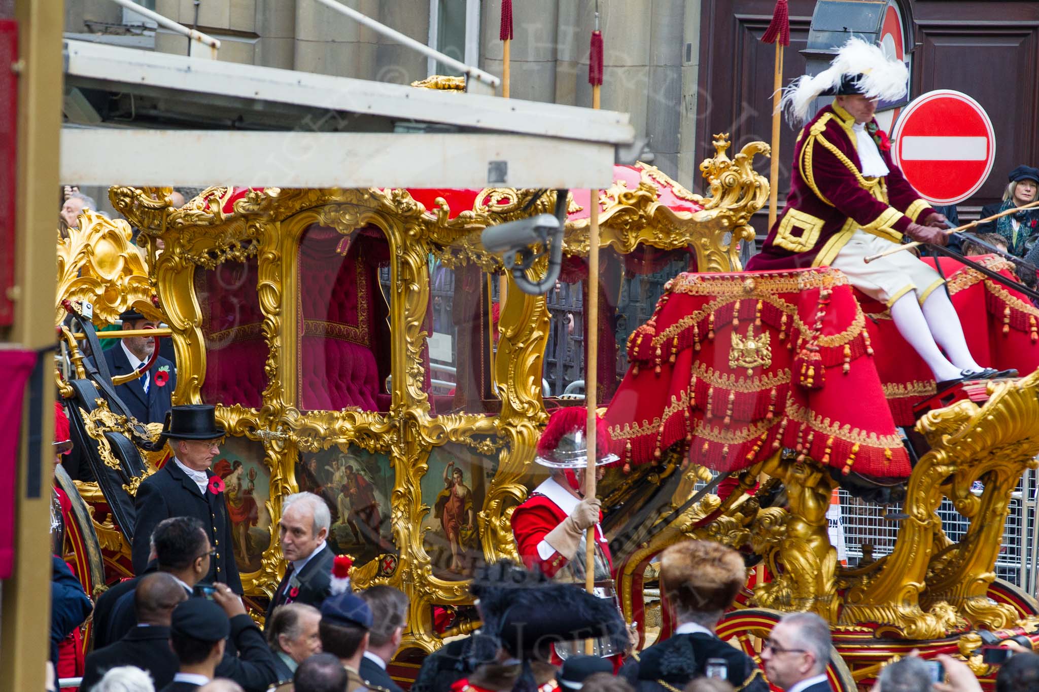 Lord Mayor's Show 2012: Entry 149 - The Rt Hon The Lord Mayor of London, Alderman Roger Gifford, here his State Coach..
Press stand opposite Mansion House, City of London,
London,
Greater London,
United Kingdom,
on 10 November 2012 at 12:10, image #1921