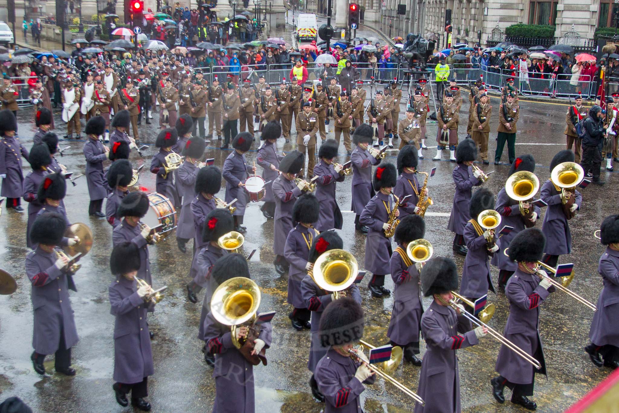 Photo 1311091100261D40408HaraldJoergens Lord Mayor's Show 2013: 1-The Band of Scots Guards reinforced by some of Coldstream Guards lead the procession..
Press stand opposite Mansion House, City of London,
London,
Greater London,
United Kingdom,
on 09 November 2013 at 11:00, image #136