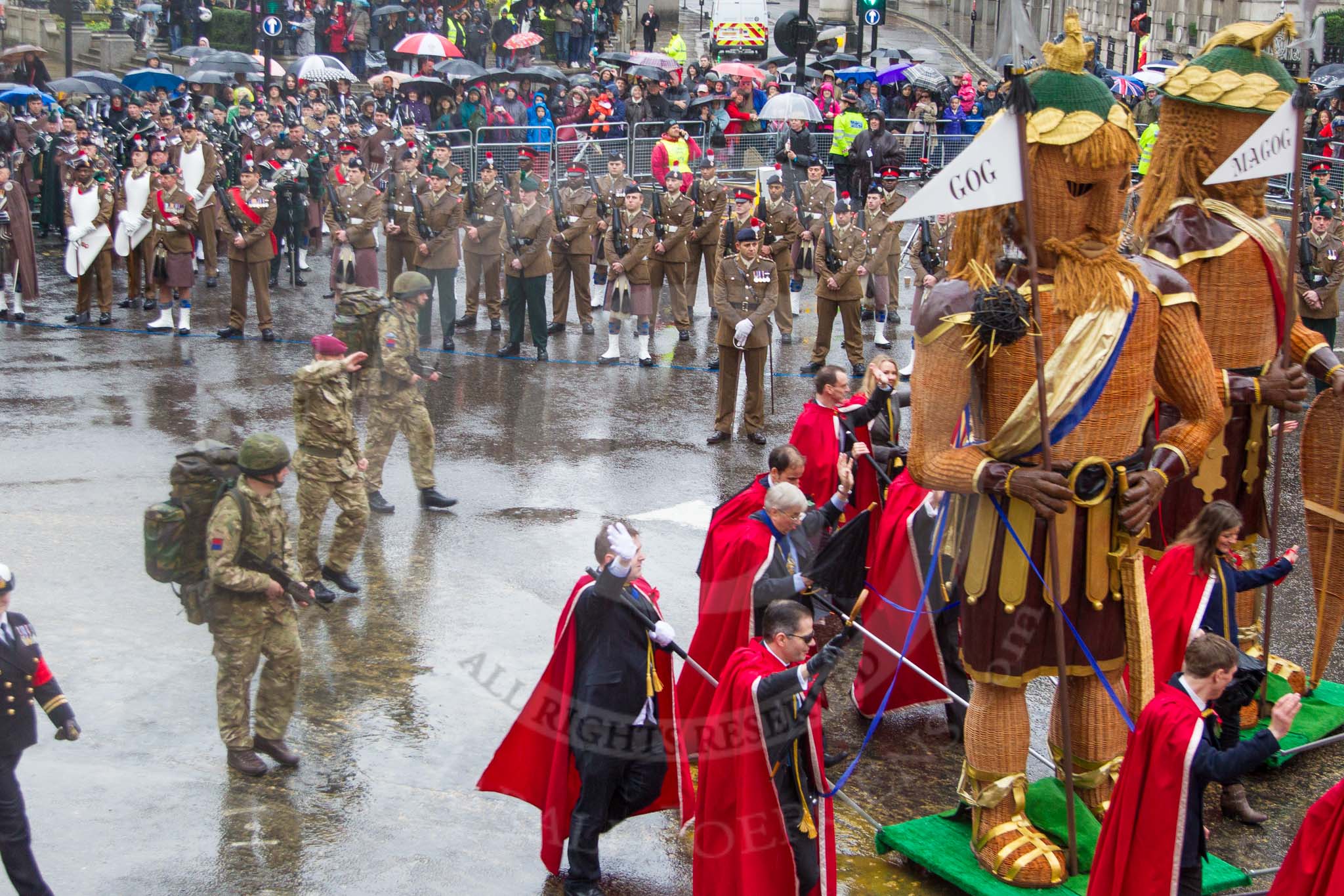 Lord Mayor's Show 2013: 7-Society of Young Freemen, escorts the figures of God and Magog, traditional guardians of London, assisted by the soldier of the 100th Regiment Royal Artillery..
Press stand opposite Mansion House, City of London,
London,
Greater London,
United Kingdom,
on 09 November 2013 at 11:03, image #192