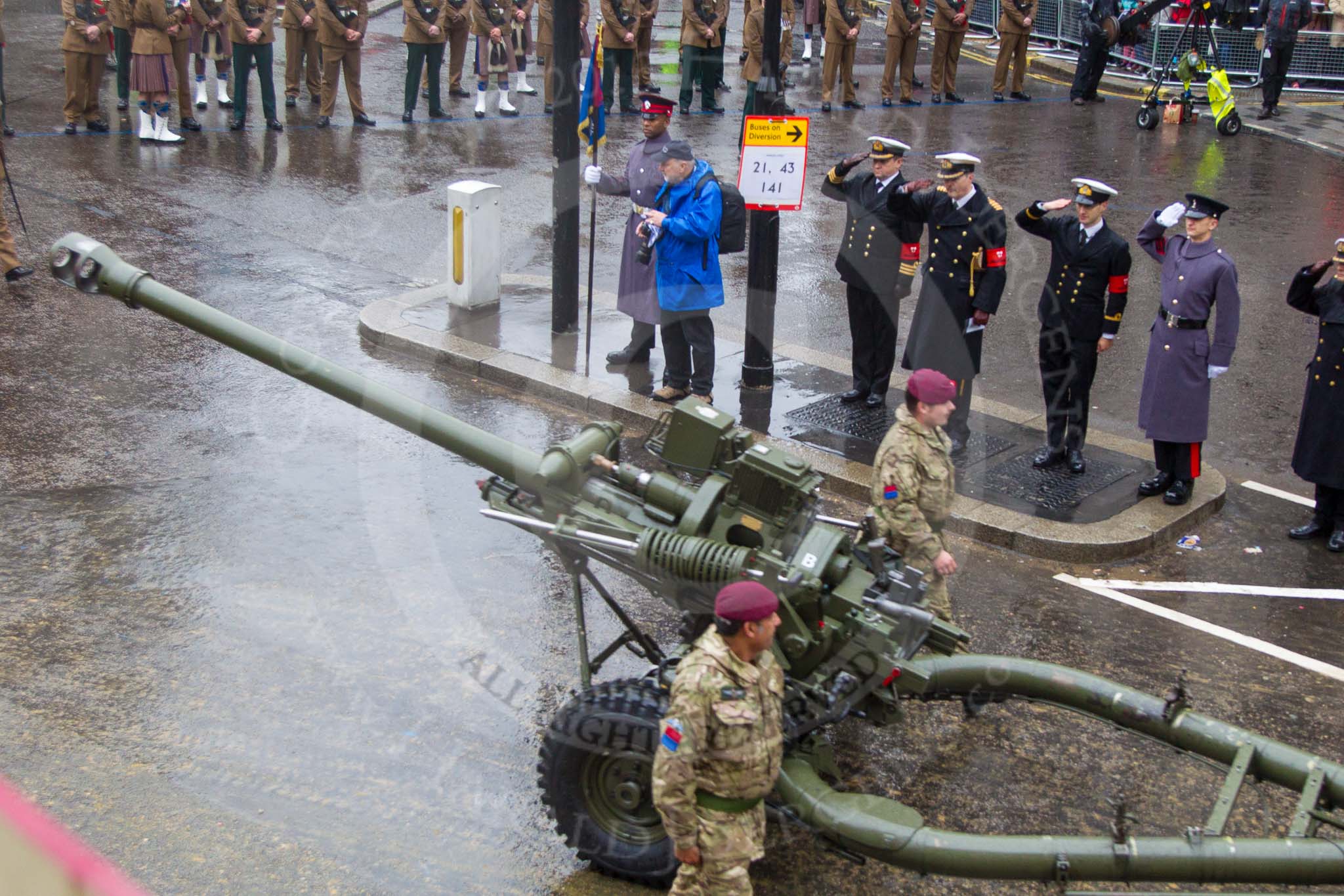 Lord Mayor's Show 2013: 7-Society of Young Freemen, assisted by the soldier of the 100th Regiment Royal Artillery..
Press stand opposite Mansion House, City of London,
London,
Greater London,
United Kingdom,
on 09 November 2013 at 11:03, image #198