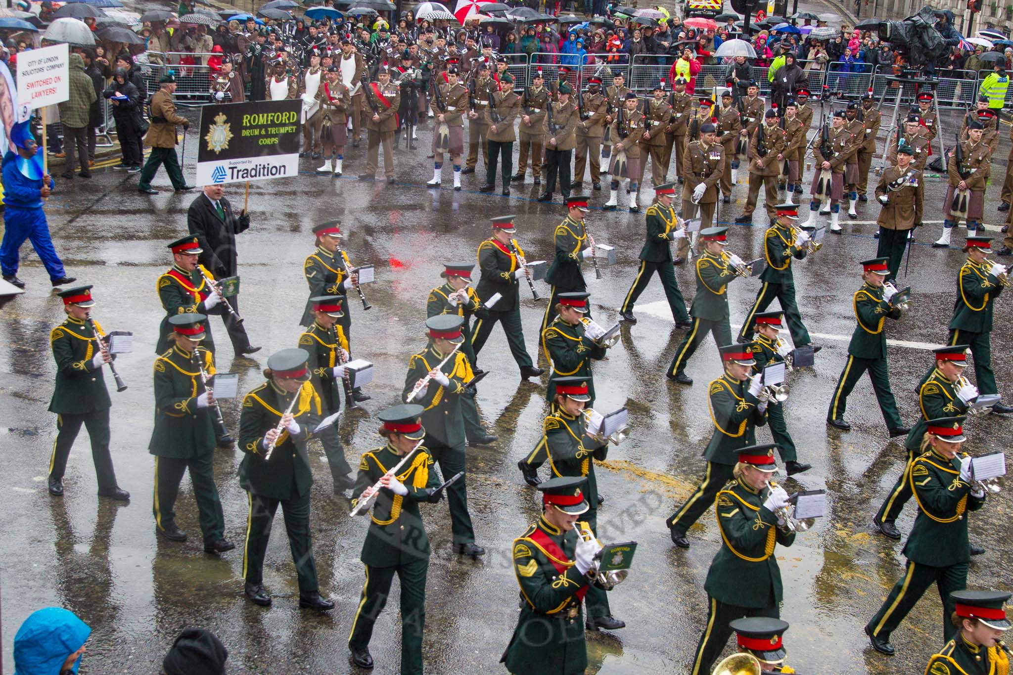 Photo 1311091103521D40638HaraldJoergens Lord Mayor's Show 2013: 8-Romford Drum & Trumpet Corps has been performing in the Lord Mayor's Show since 1974..
Press stand opposite Mansion House, City of London,
London,
Greater London,
United Kingdom,
on 09 November 2013 at 11:03, image #208