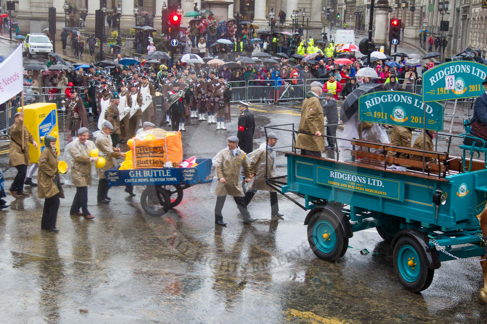 Lord Mayor's Show 2013: 13-Worshipful Company of Builders Merchants- celebrated their 50th anniversary in 2011 and recived Royal Charter in 2012..
Press stand opposite Mansion House, City of London,
London,
Greater London,
United Kingdom,
on 09 November 2013 at 11:06, image #262