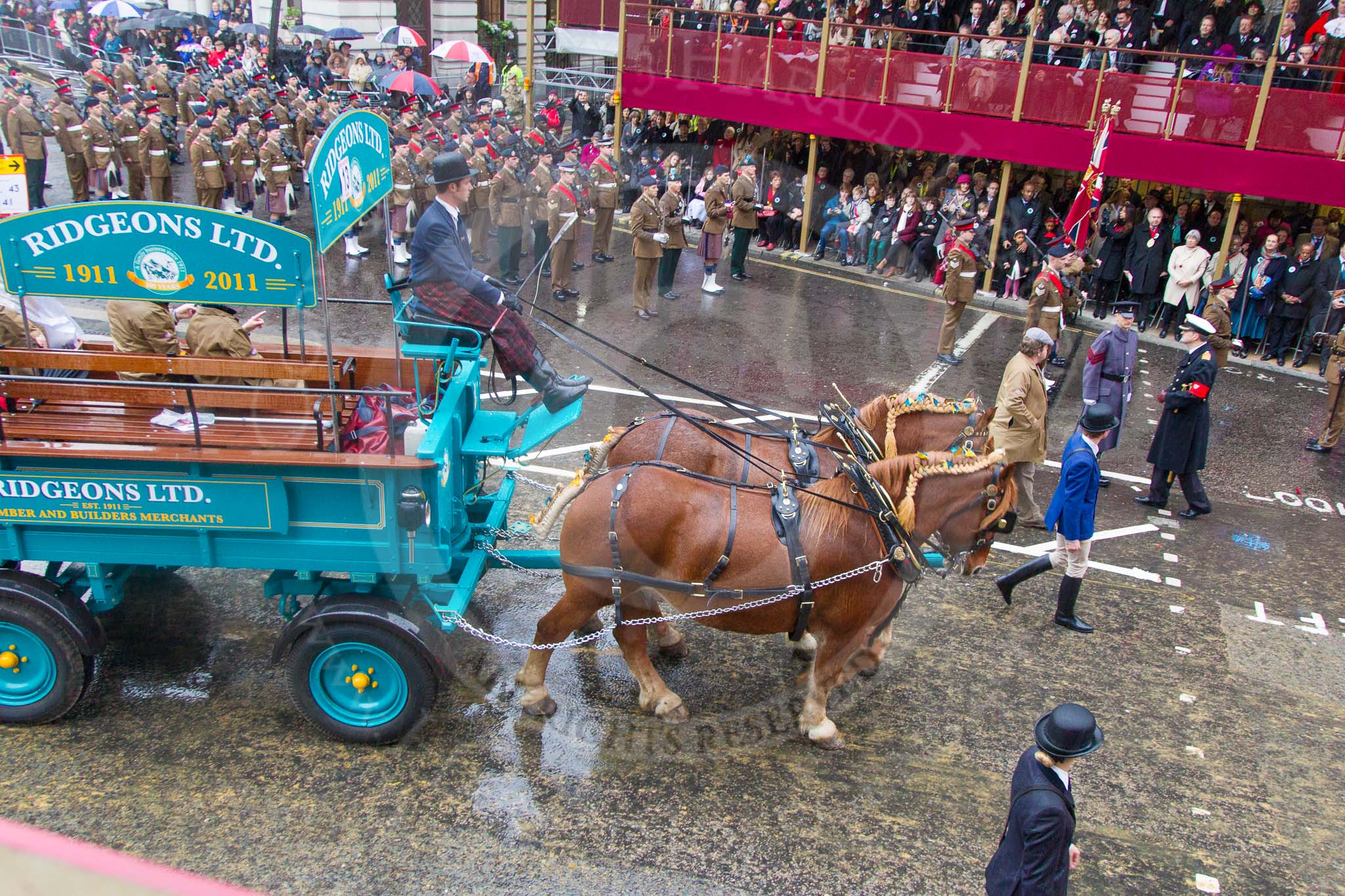 Photo 1311091106311D40796HaraldJoergens Lord Mayor's Show 2013: 13-Worshipful Company of Builders Merchants- celebrated their 50th anniversary in 2011 and recived Royal Charter in 2012..
Press stand opposite Mansion House, City of London,
London,
Greater London,
United Kingdom,
on 09 November 2013 at 11:06, image #265